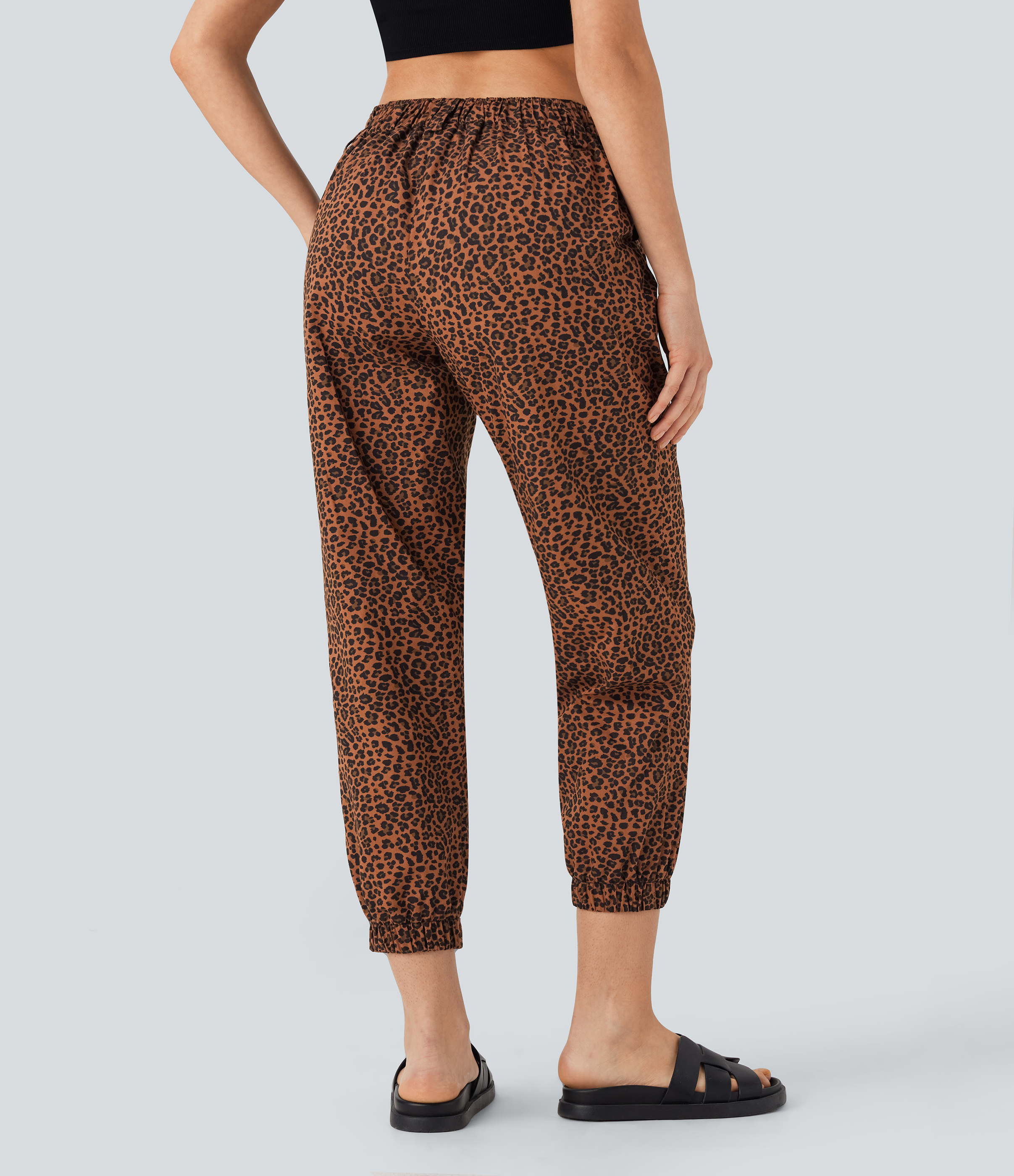Black Coffee Leopard Print Joggers casuales de algodón con estampado de leopardo y tiro medio con bolsillos / 2