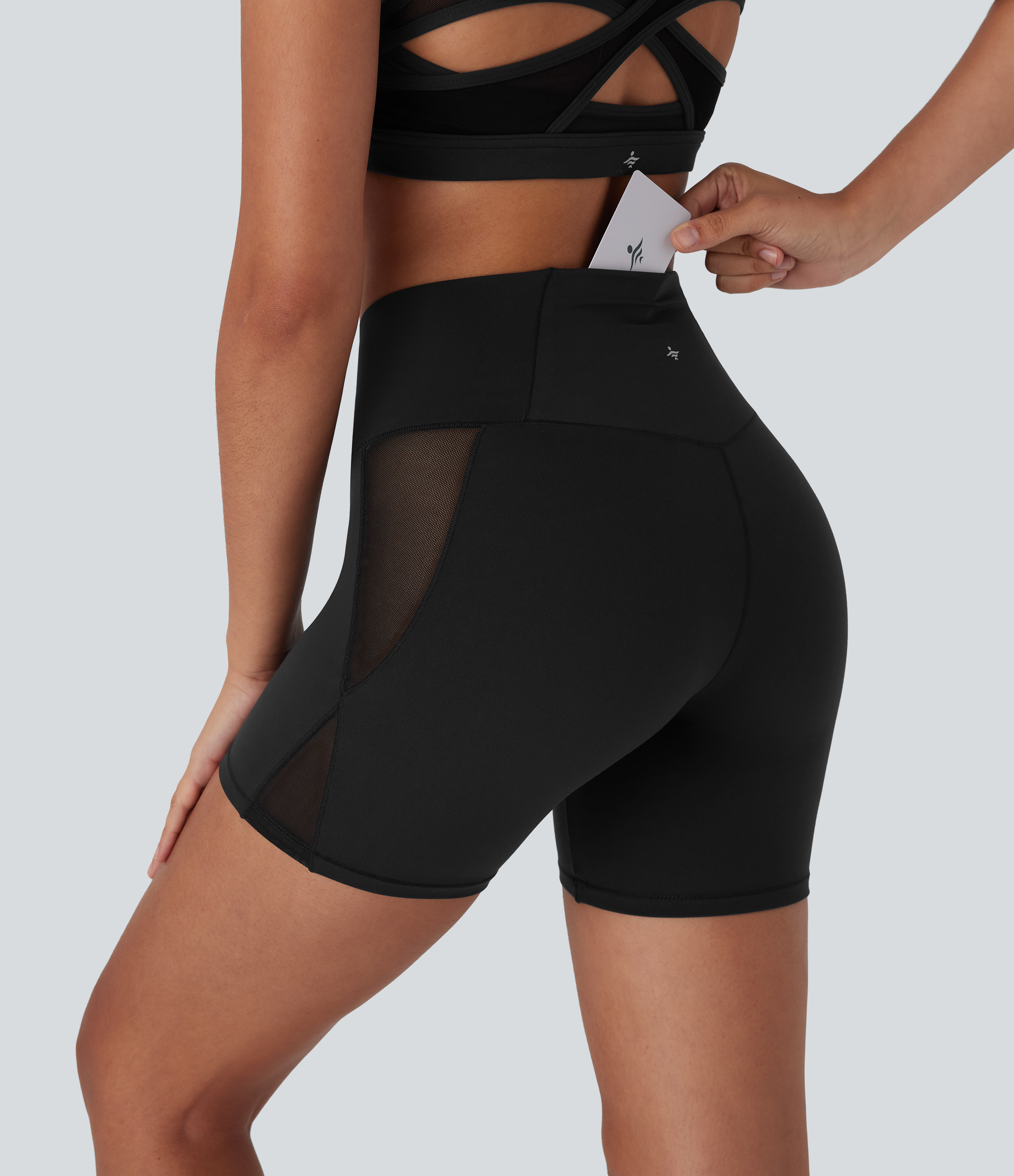 Negro Shorts de yoga Softlyzero™ de tiro alto cruzado con tejido en contraste de 12,7cm con bolsillo trasero - UPF 50+ / 2