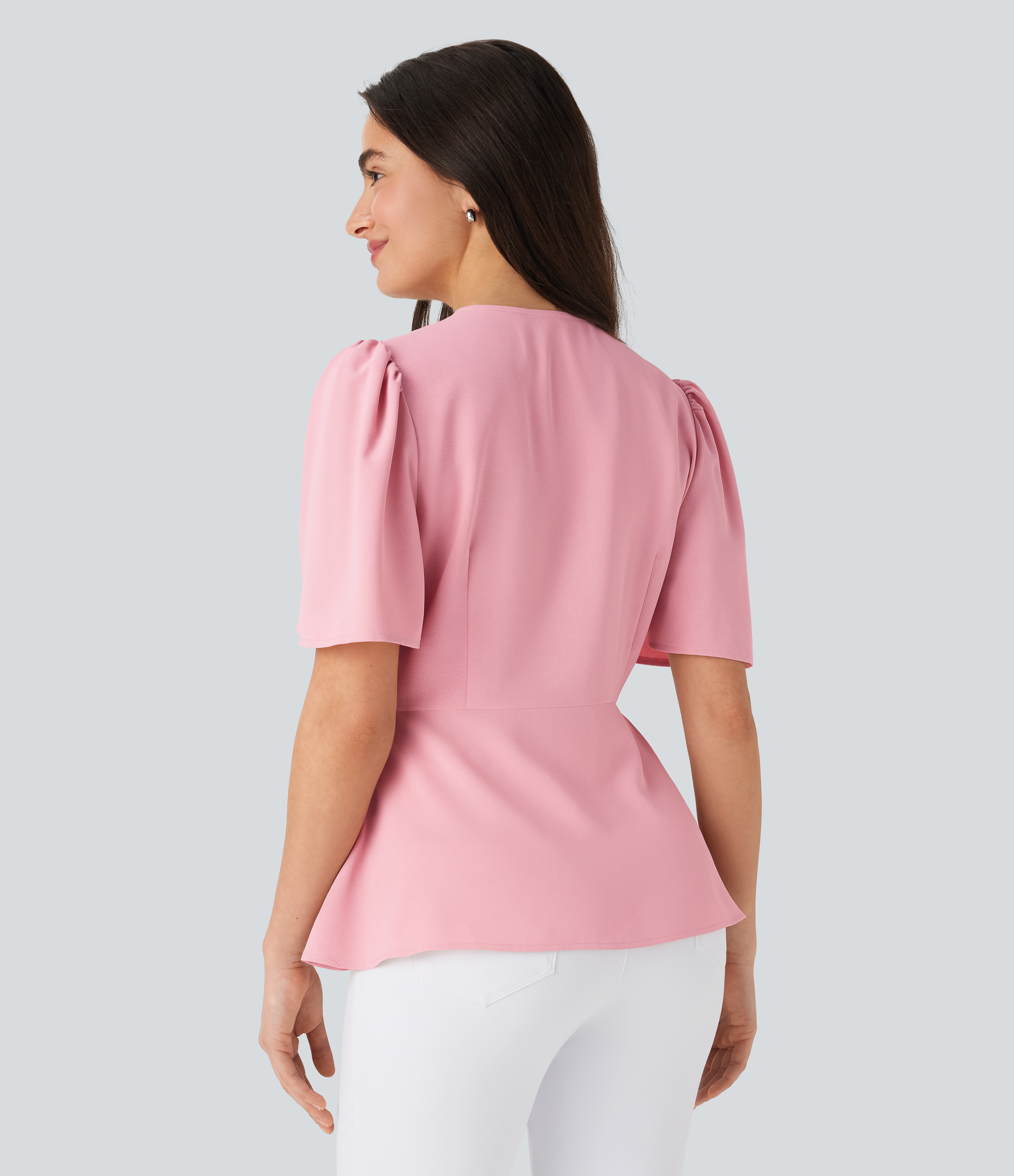 Rosy Touch Top de travail à encolure en V, manches courtes et ourlet volanté / 2