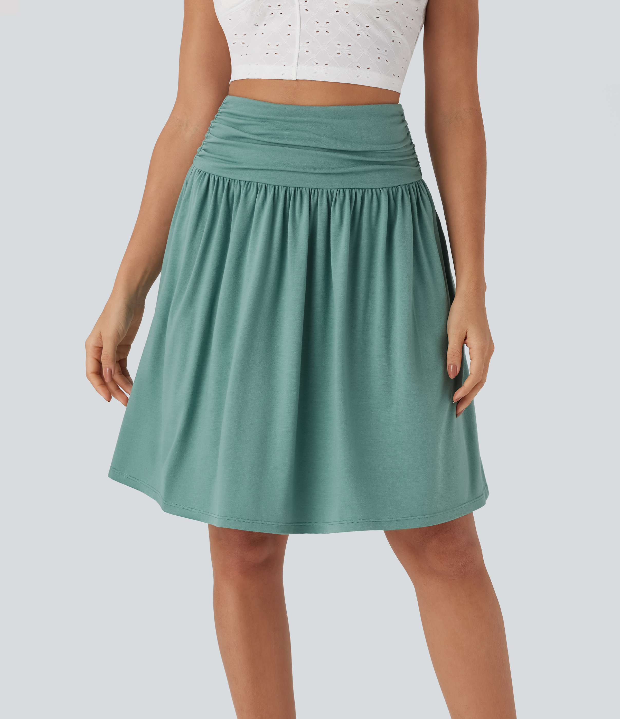 Geraffter, fließender Urlaubs-Rock mit hohem Bund und Seitentaschen