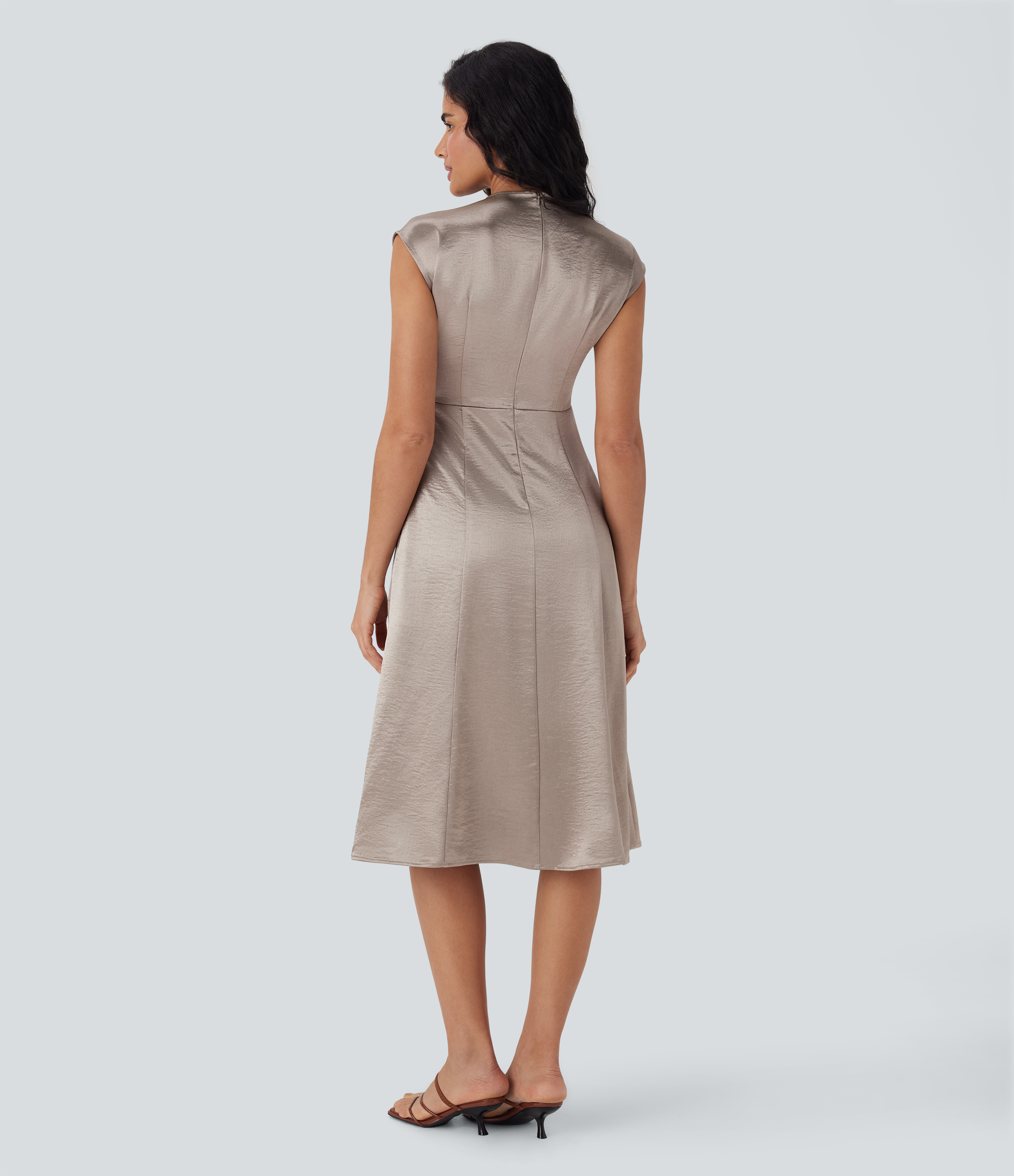 Pumice Stone Vestido midi de oficina de satén fruncido con cuello redondo, cremallera invisible y bolsillos / 2