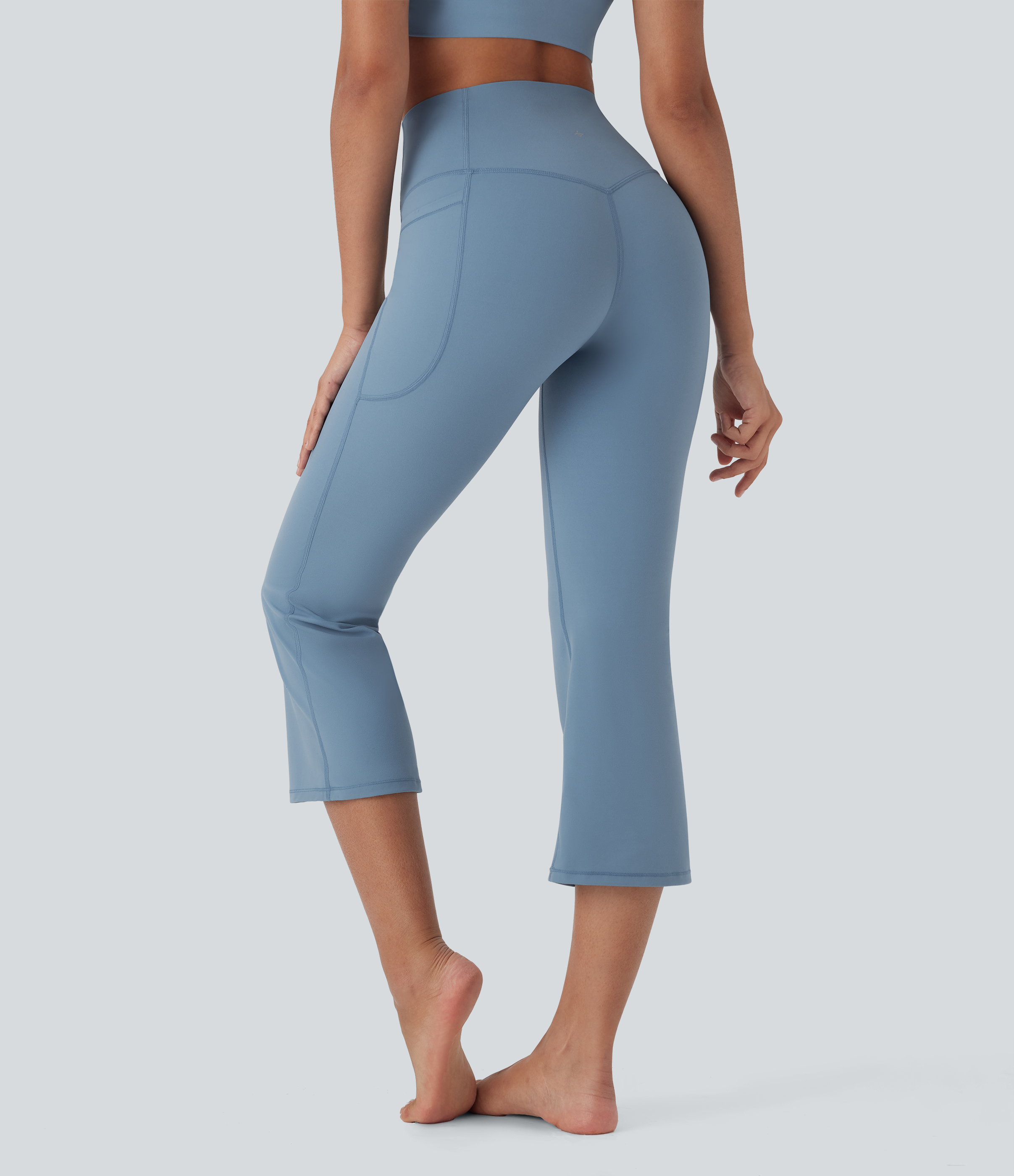 Whale Blue Leggings de yoga moldeadores Halara UltraSculpt™ de tiro alto con efecto moldeador de abdomen y corte acampanado con bolsillos laterales / 2