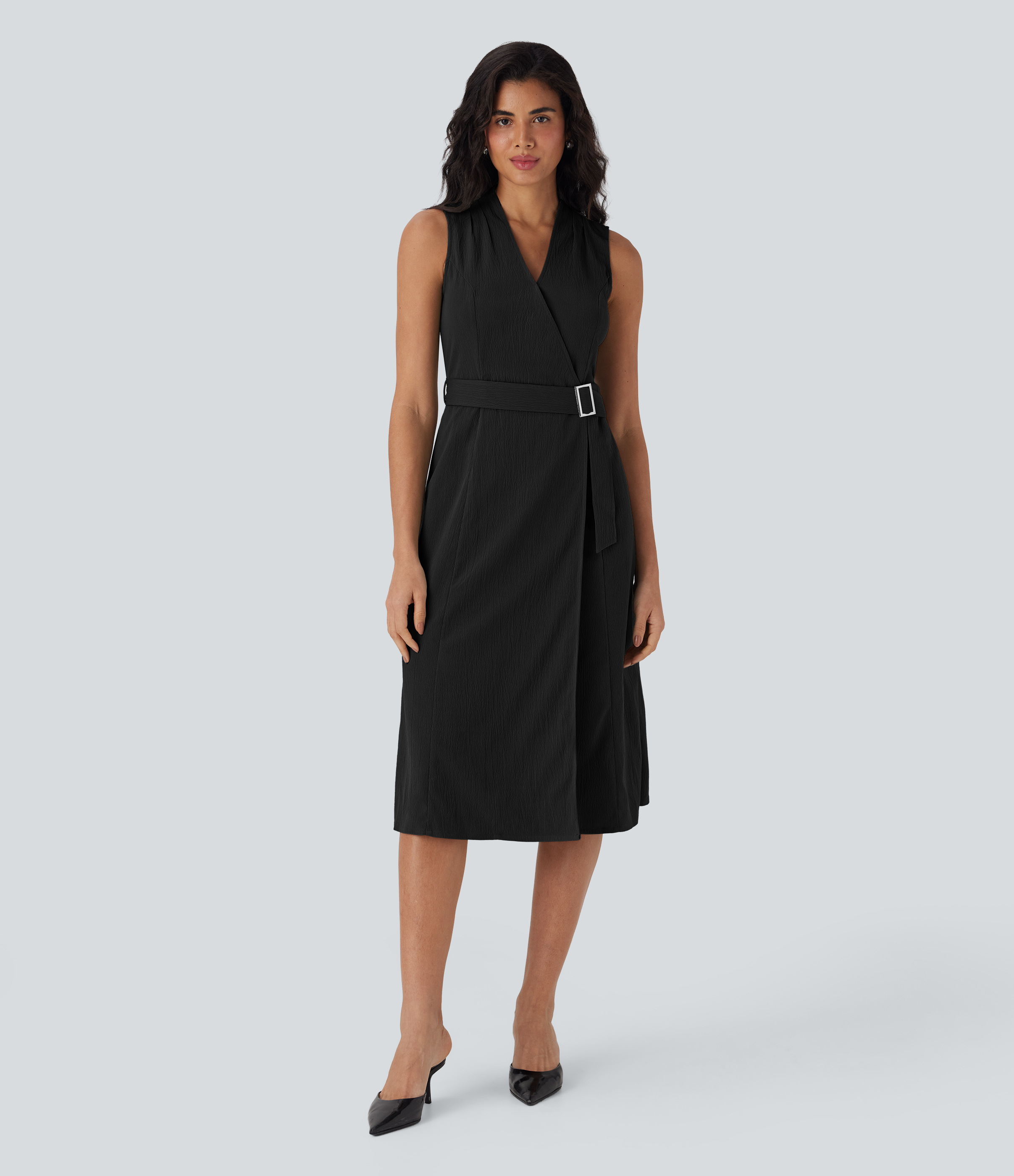 Negro Vestido midi sin mangas y escote en V cruzado con cinturón y bolsillos laterales / 1