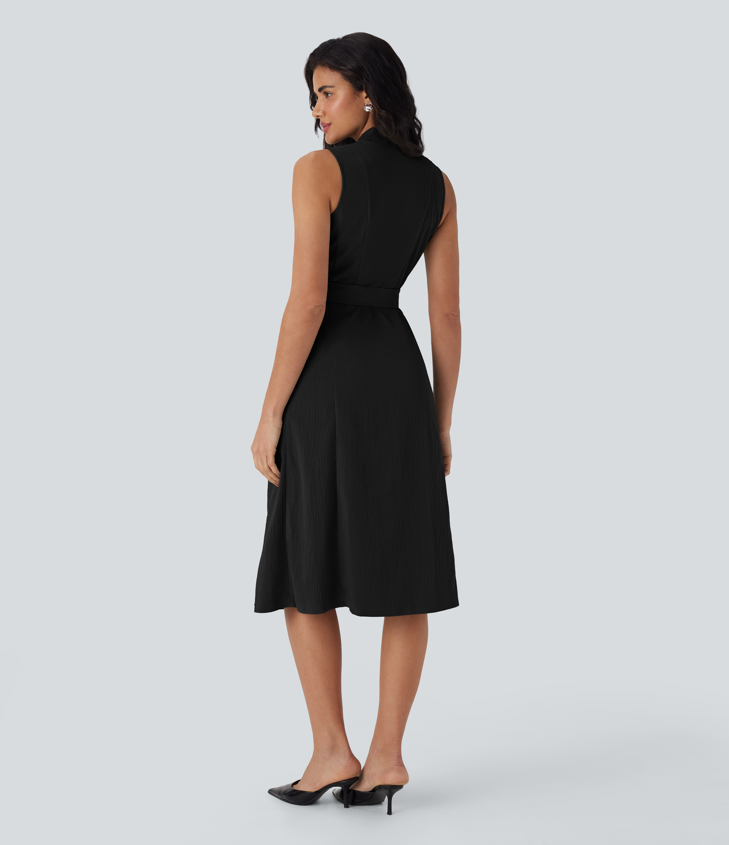 Negro Vestido midi sin mangas y escote en V cruzado con cinturón y bolsillos laterales / 2