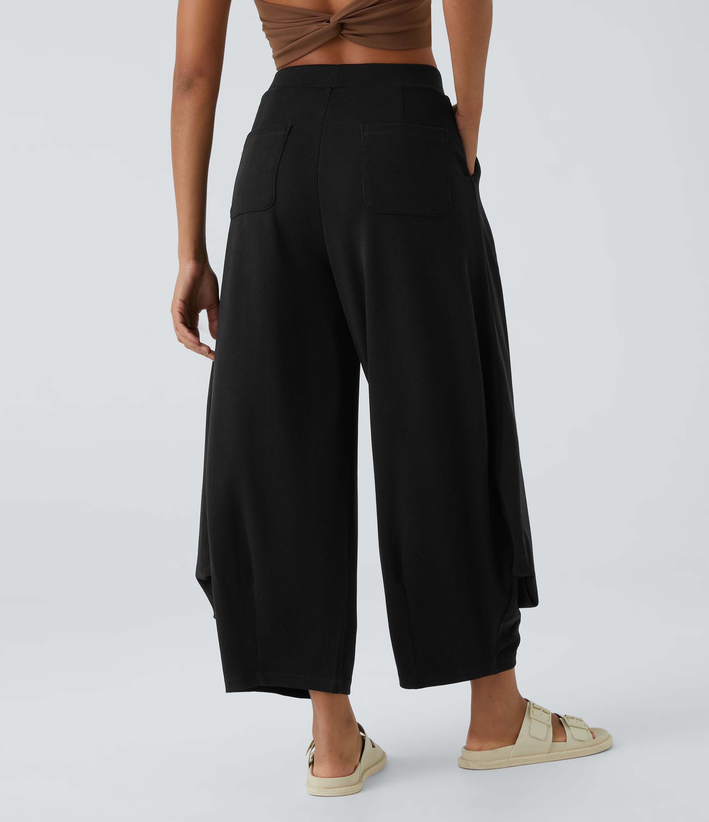 Noir Pantalon harem ample uni, côtelé, taille haute et avec poches lestées. / 2
