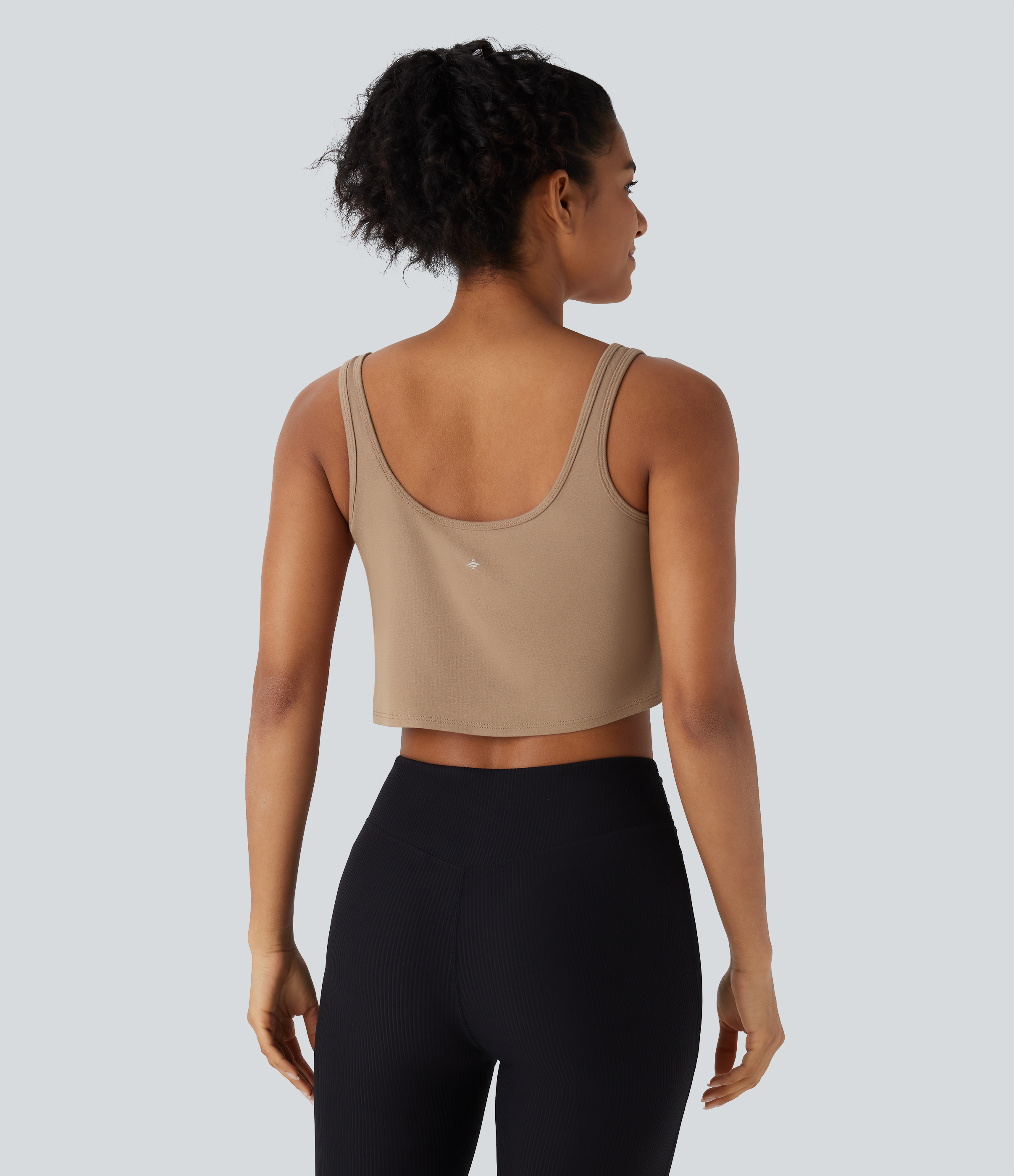 Praline Top de yoga corto drapeado con espalda descubierta y cuello en U / 2
