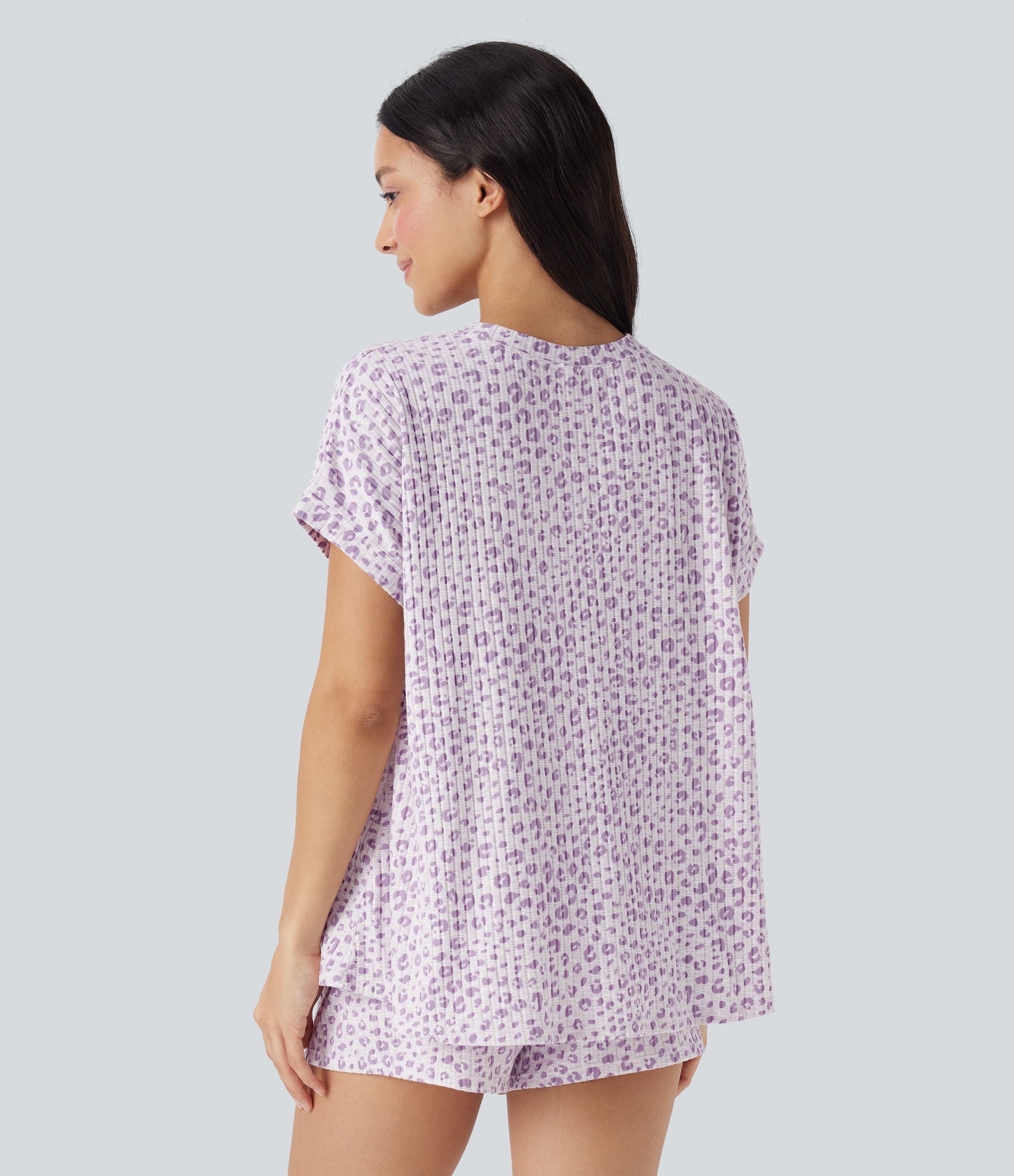 Purple Leopard Top de descanso con estampado de leopardo de manga corta y cuello redondo / 2