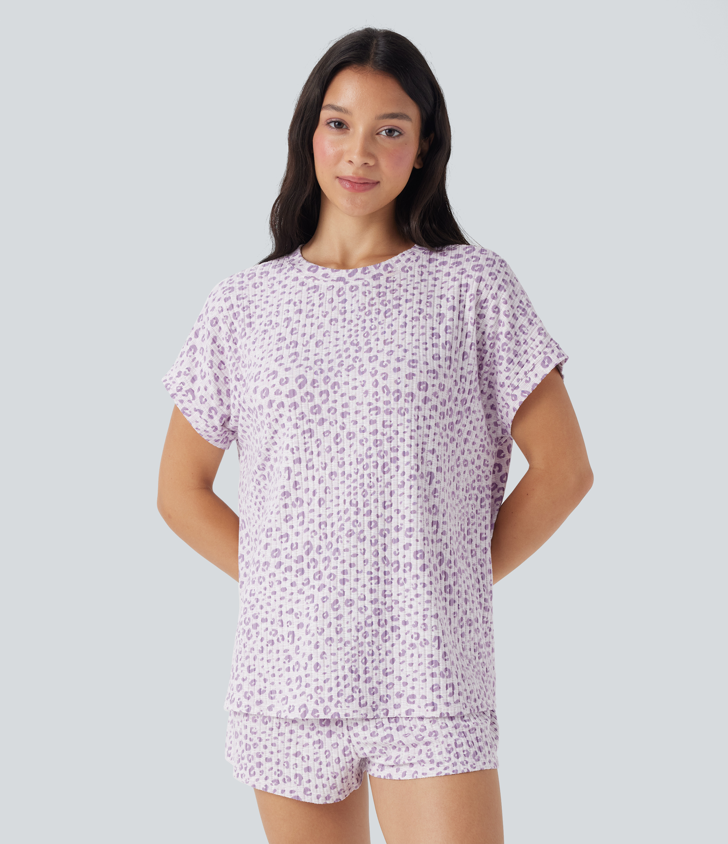 Top de descanso con estampado de leopardo de manga corta y cuello redondo