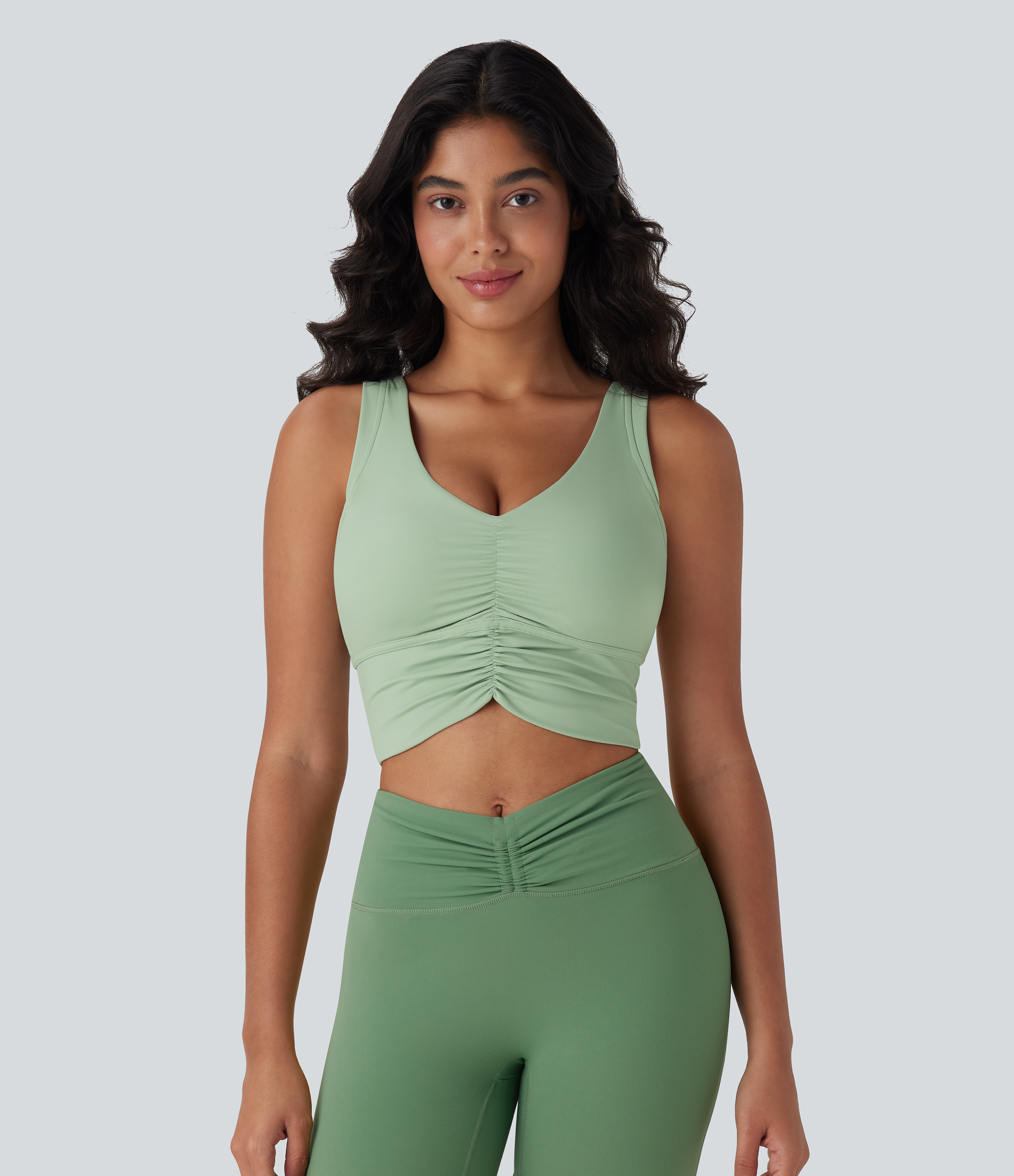 Light Bean Green SoftlyZero™ débardeur de yoga aérien, découpé et froncé, au toucher frais / 2