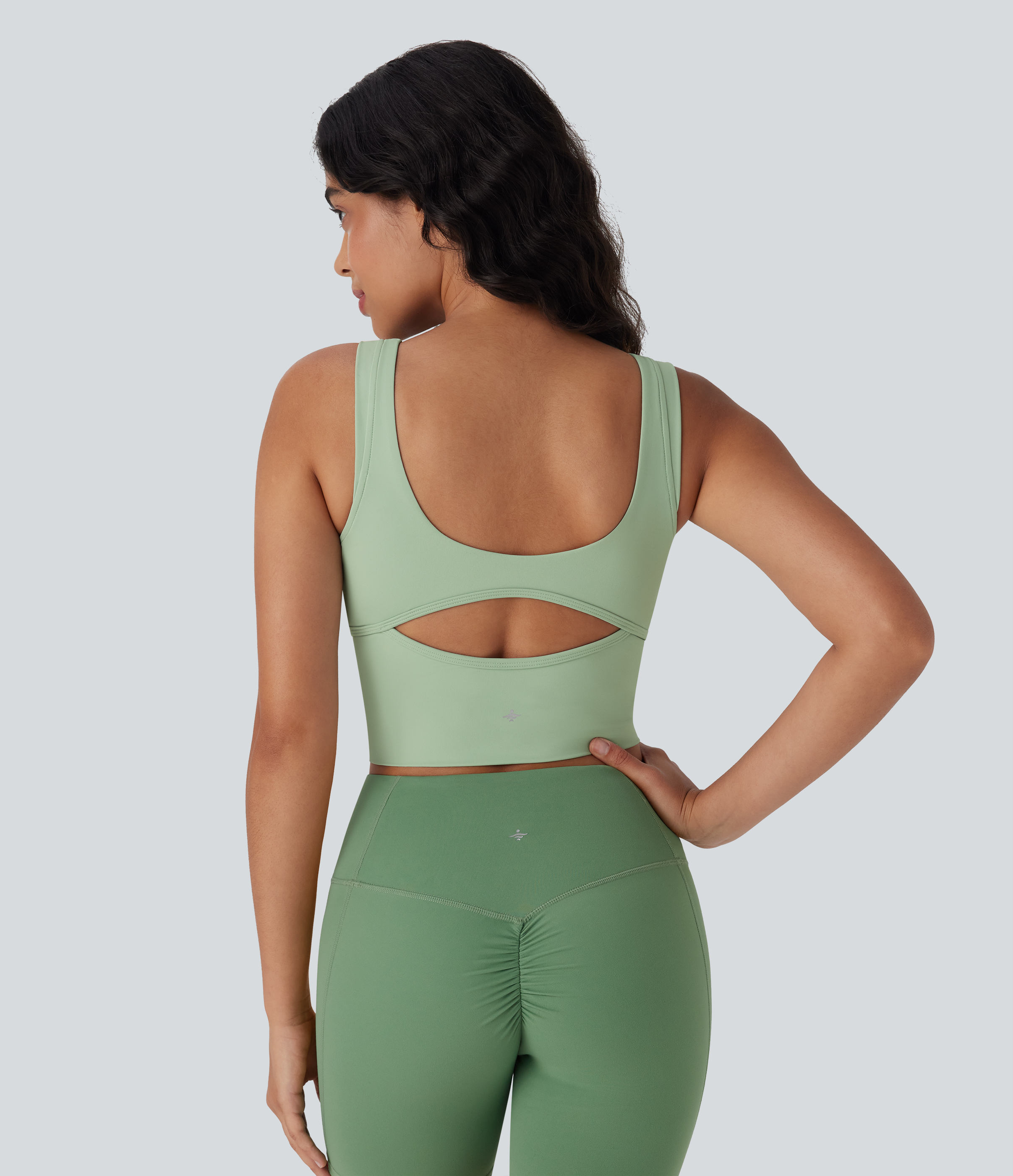 Light Bean Green SoftlyZero™ Luftiger Ausgeschnittener Geraffter Kühl-Touch Yoga Tank Top / 2