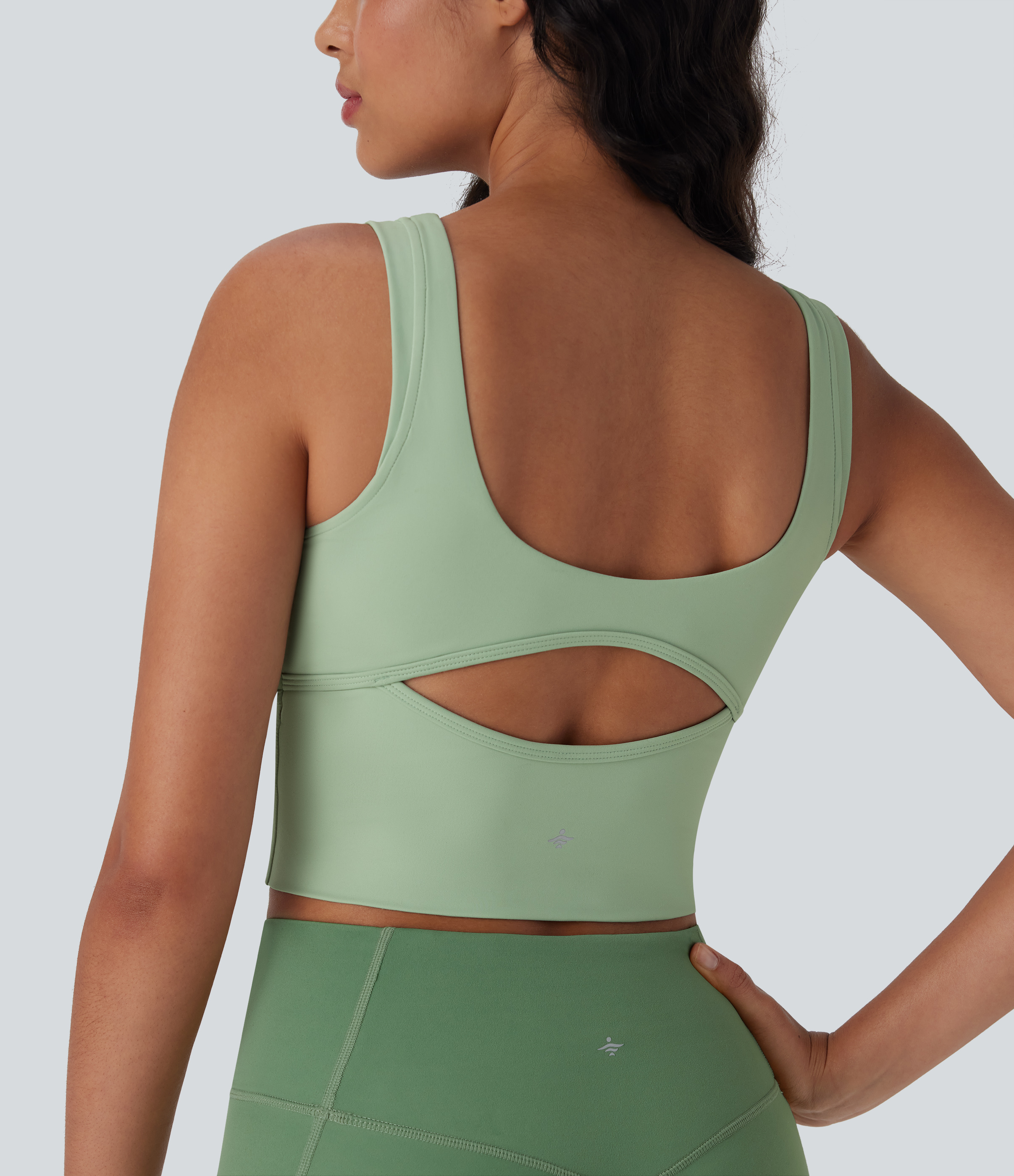 Light Bean Green SoftlyZero™ débardeur de yoga aérien, découpé et froncé, au toucher frais / 1
