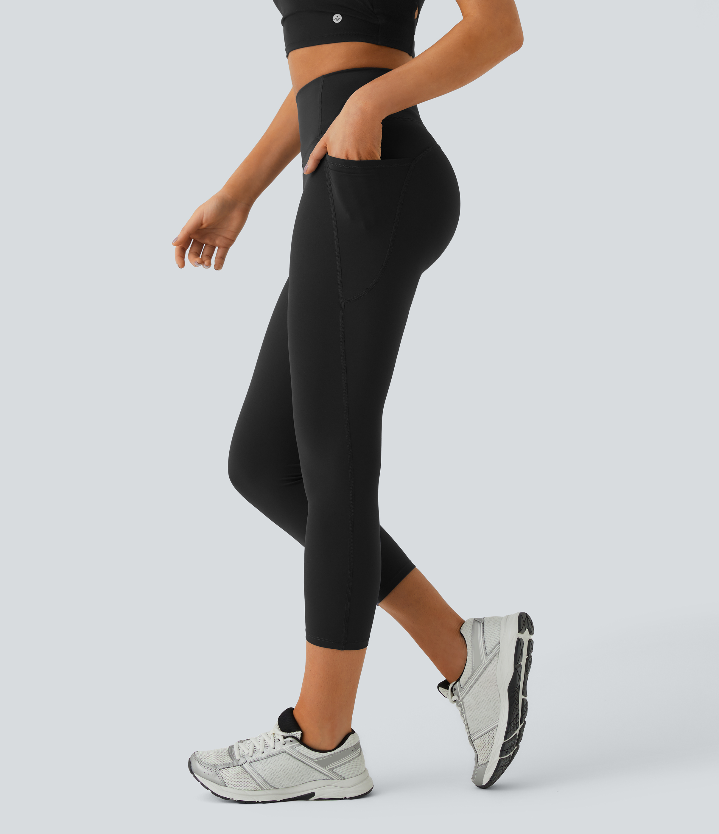 Halara UltraSculpt™ High Waisted Tummy Control Pocket Training Capri Leggings
