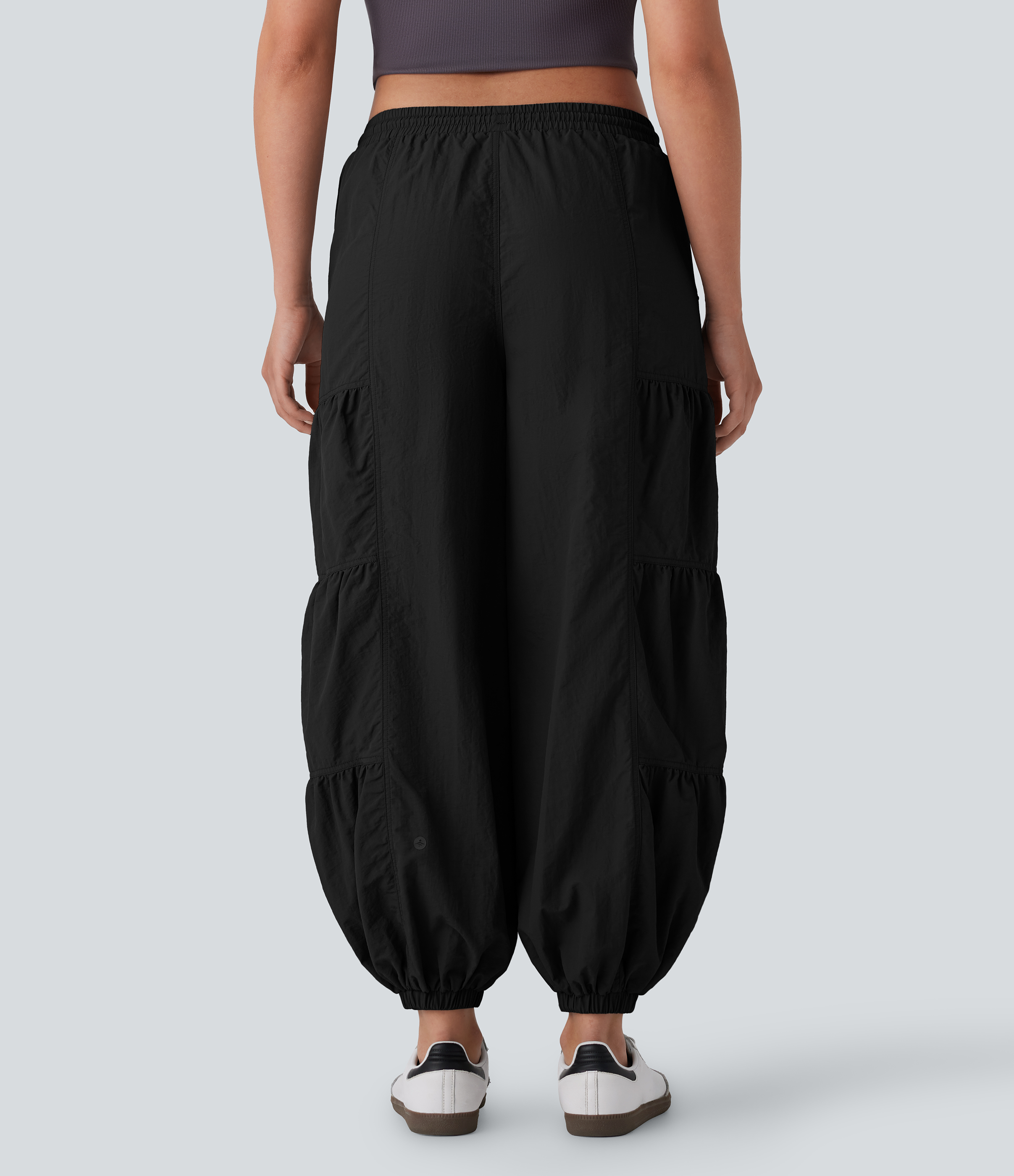 Negro Joggers cargo holgados estilo paracaídas de tiro medio con cordón en la cintura, bolsillos y fruncidos / 2