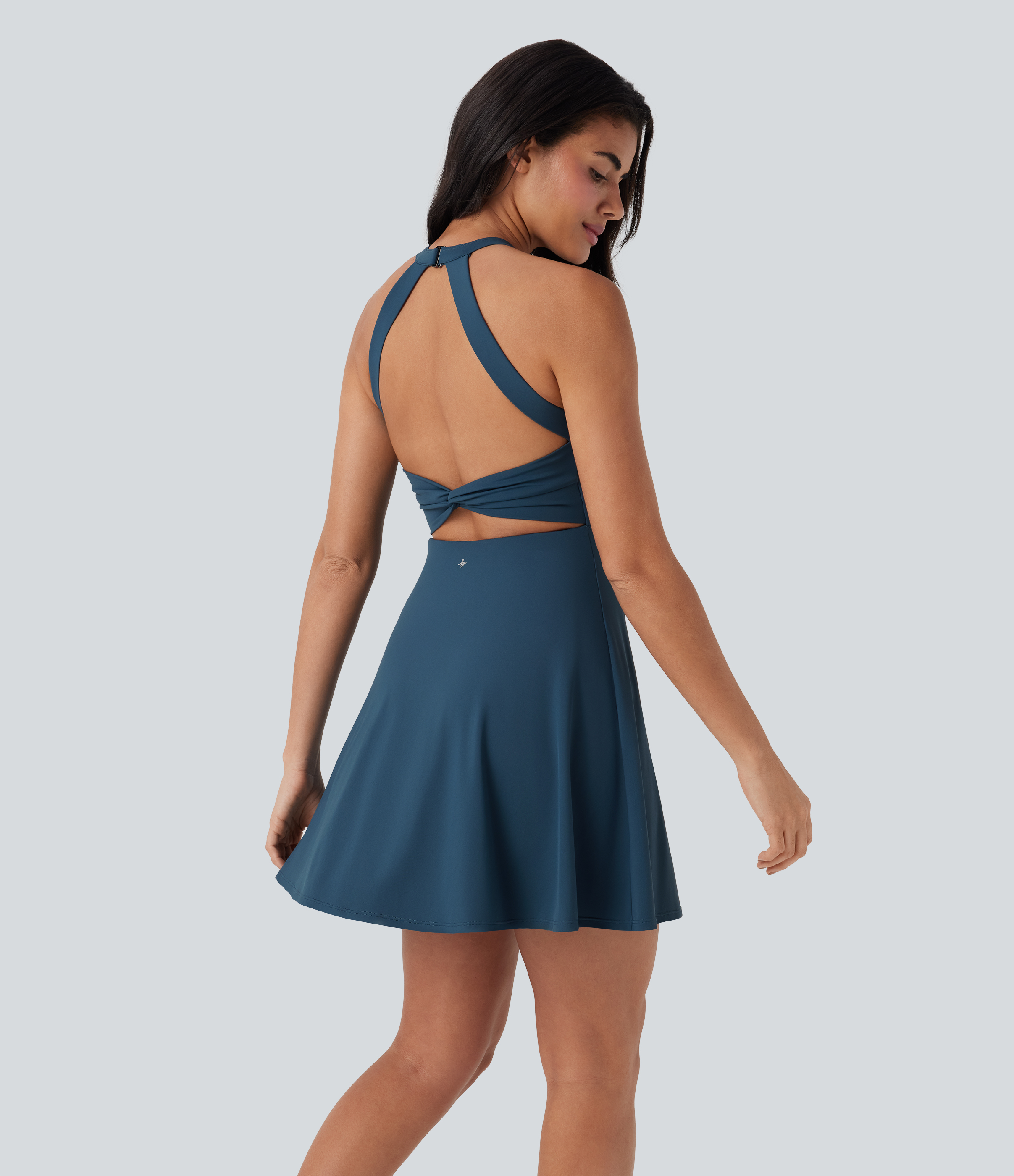 Majolica Blue Softlyzero™ Airy, rückenfreies, gedrehtes Cool Touch-Tanz-Aktivkleid – Easy Peezy / 2