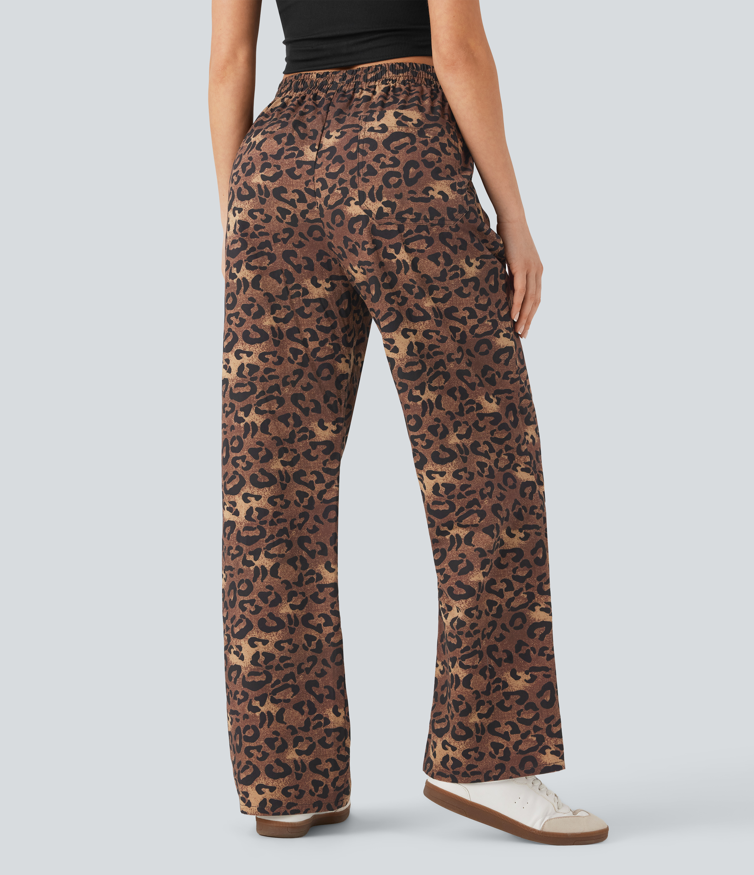 Classic Leopard Leisure pants with high waist, drawstring, and straight leg, leopard pattern, and pockets / 2