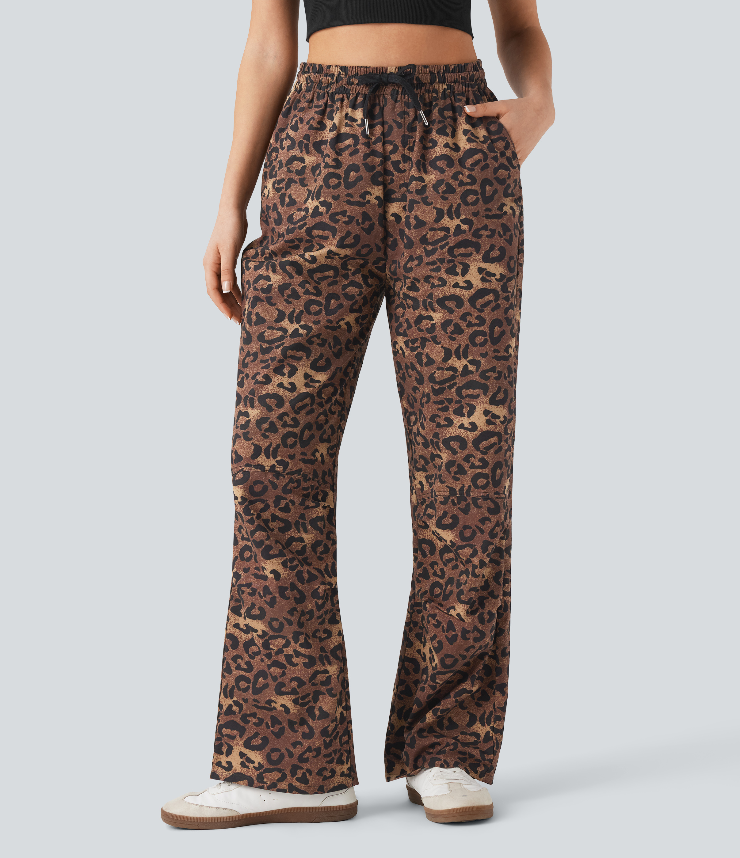 Classic Leopard Leisure pants with high waist, drawstring, and straight leg, leopard pattern, and pockets / 1