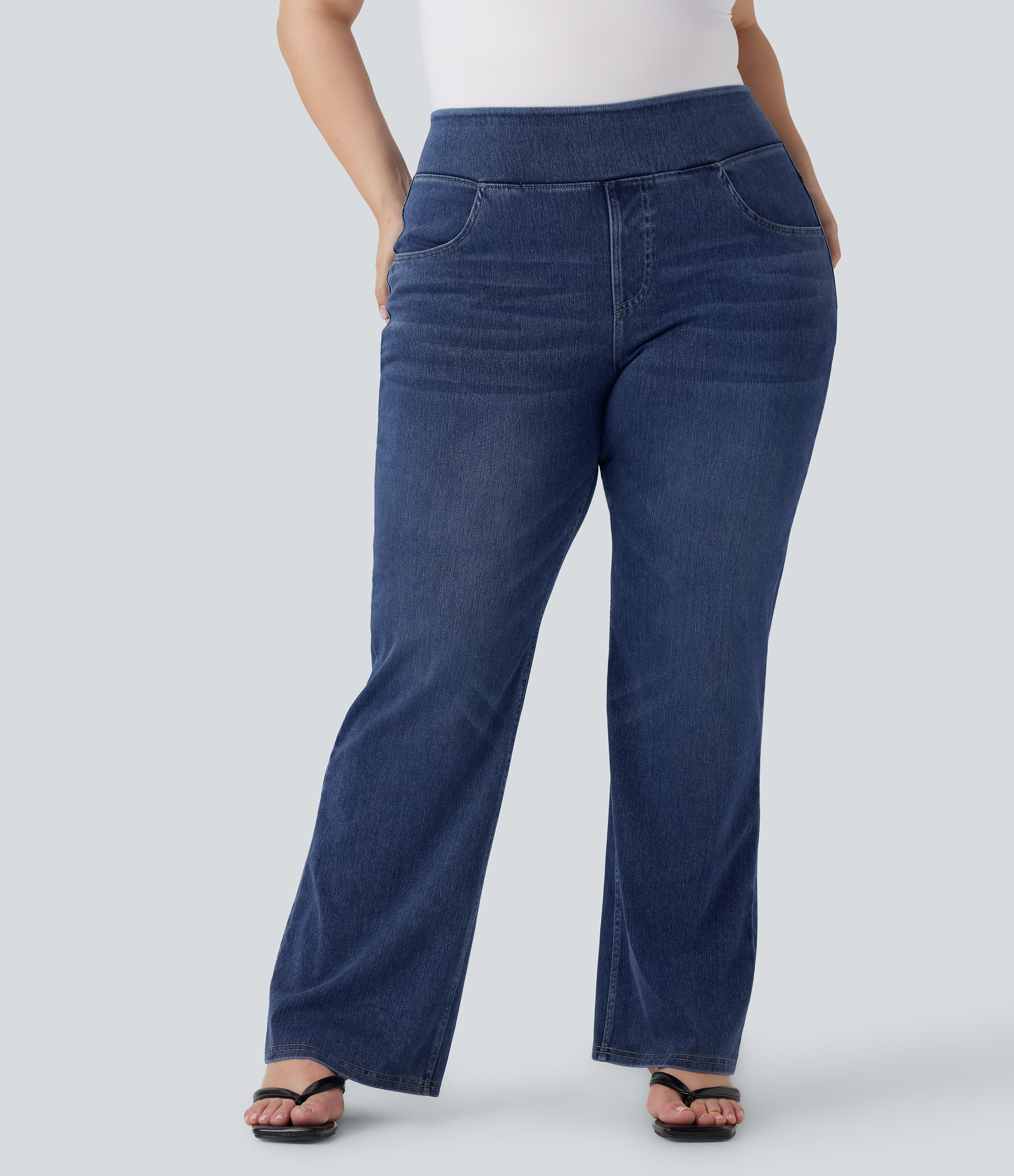 Plus Size Halara Flex™ Hoch taillierte Jeans mit mehreren Taschen, gewaschener, dehnbarer Strick, lässiger Bootcut, Übergröße