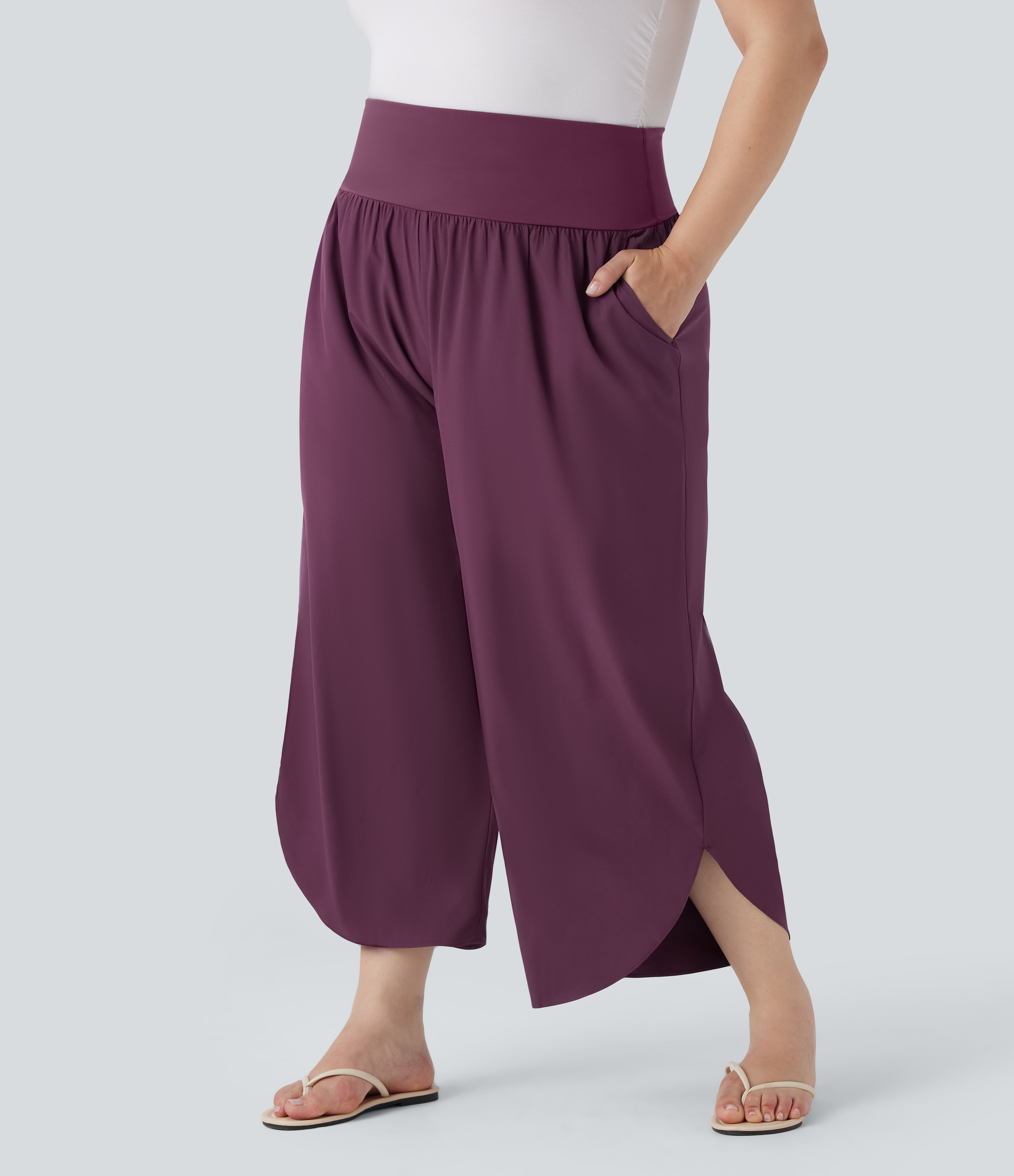 Pantalón moldeador Breezeful™ de tiro alto con efecto moldeador de abdomen, dobladillo dividido, secado rápido y bolsillos laterales de talla grande