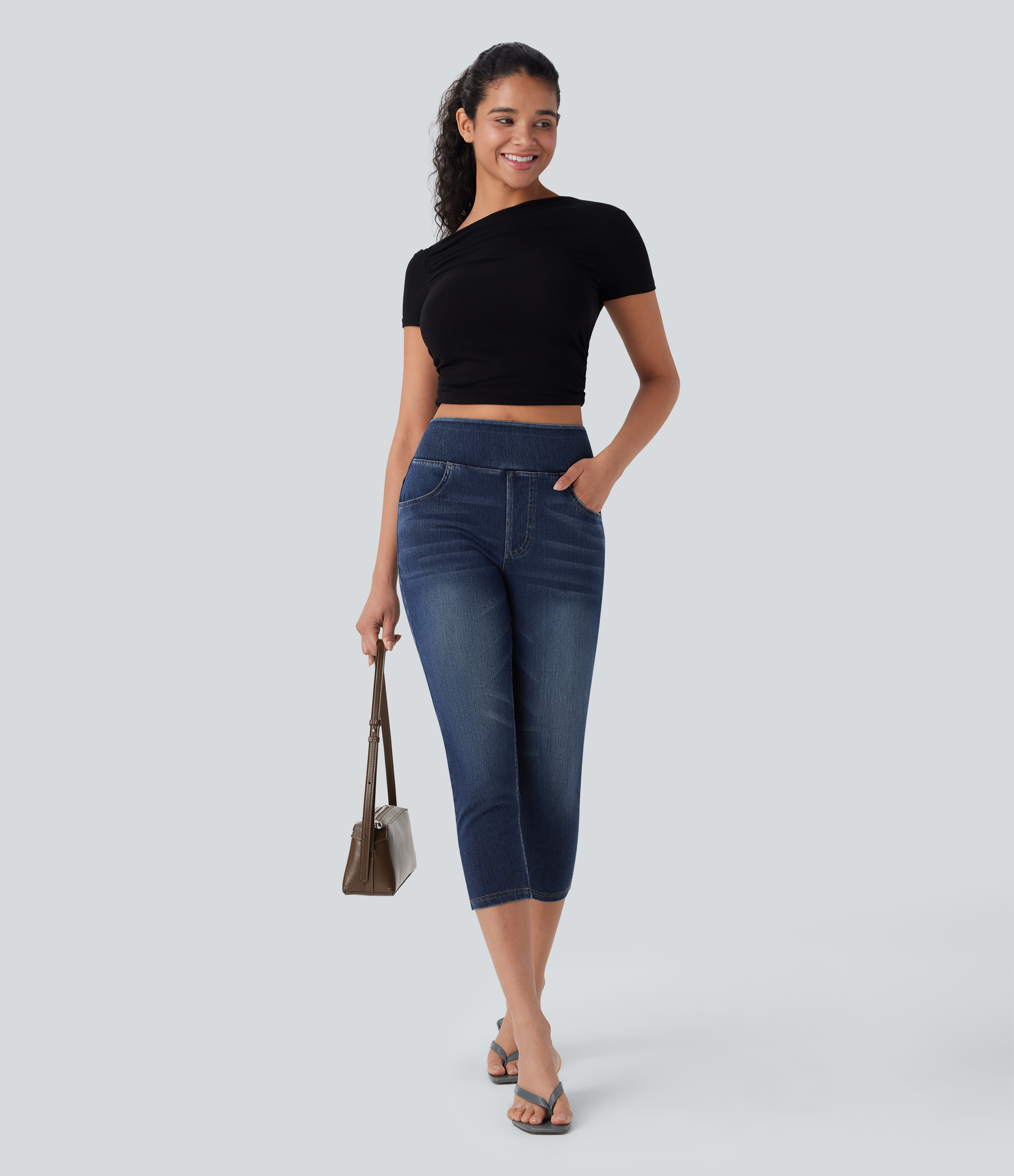 Halara Flex™ Legere Capri-Leggings aus elastischem Strick-Denim mit hohem Bund und mehreren Taschen