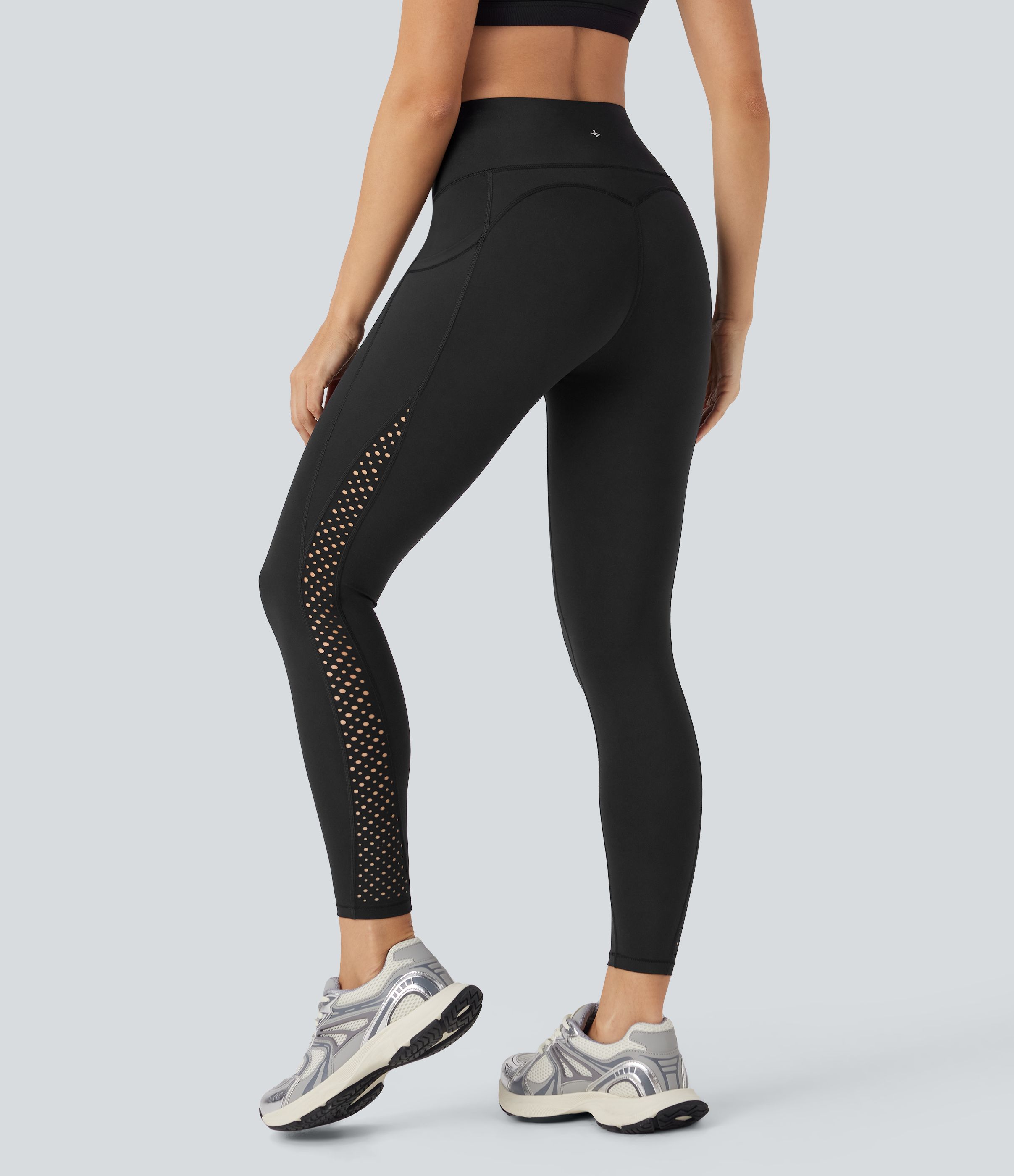 Noir Halara UltraSculpt™ Cool Quick Dry SoCinched Legging de yoga taille haute sculptant le ventre, ventilé et perforé, avec poches - UPF50+ / 2