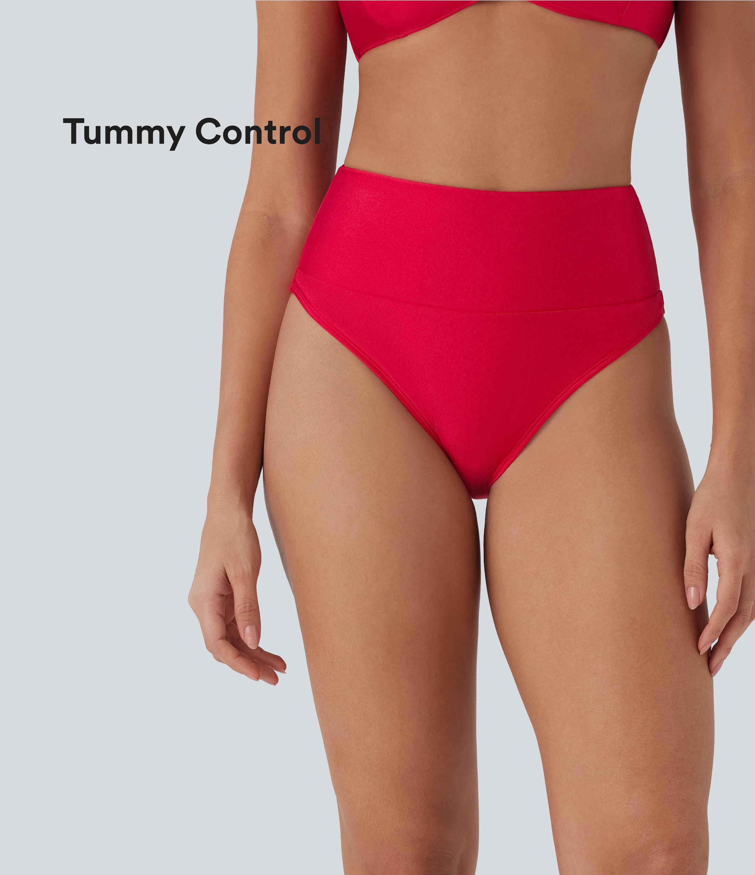 Glänzendes Bikini-Höschen mit hohem Bund und Bauchkontrolle