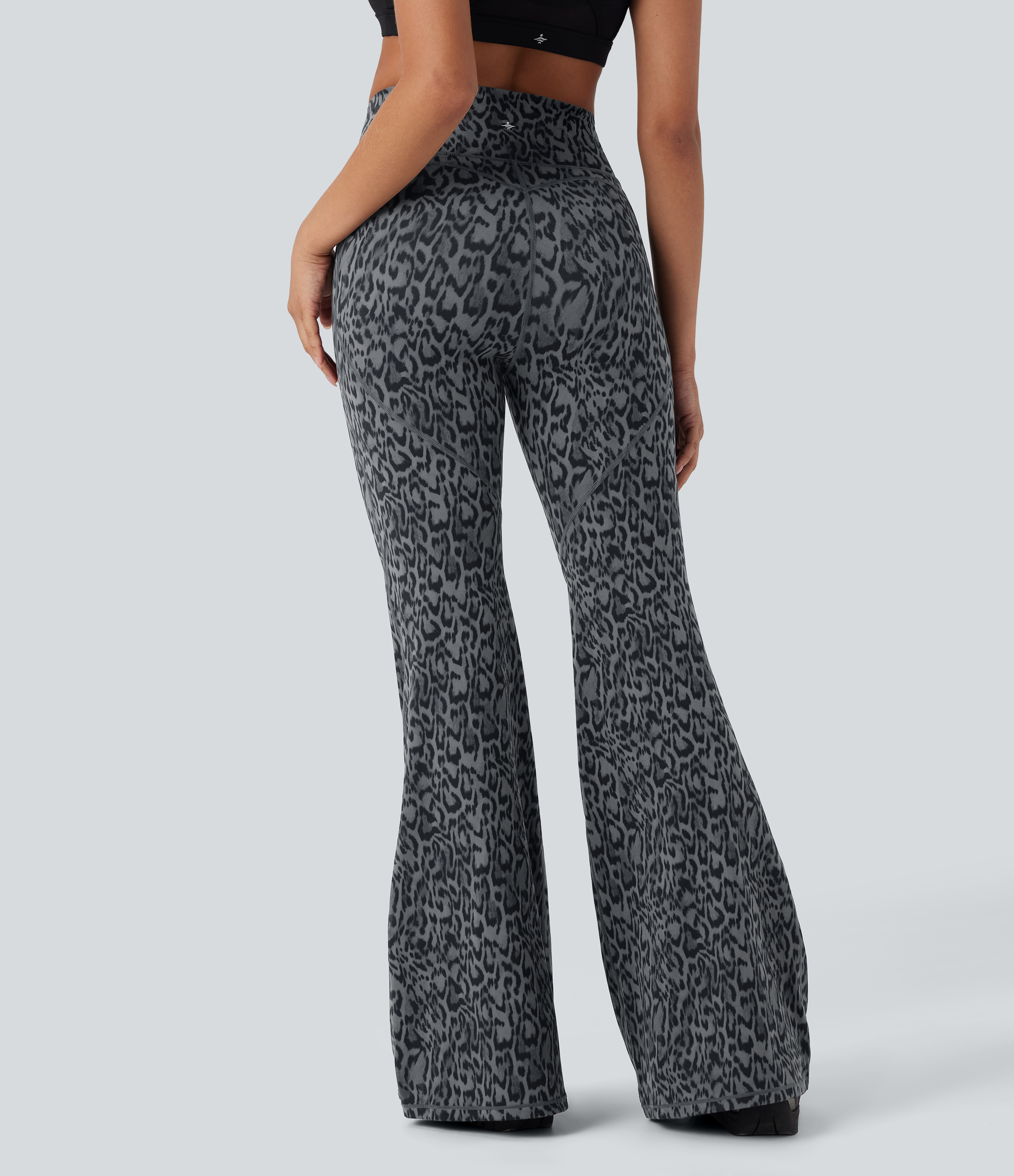 Shadow Leopard Halara UltraSculpt™ legging flare de yoga taille haute à imprimé léopard, maintien du ventre et effet rehausseur de fessier / 2