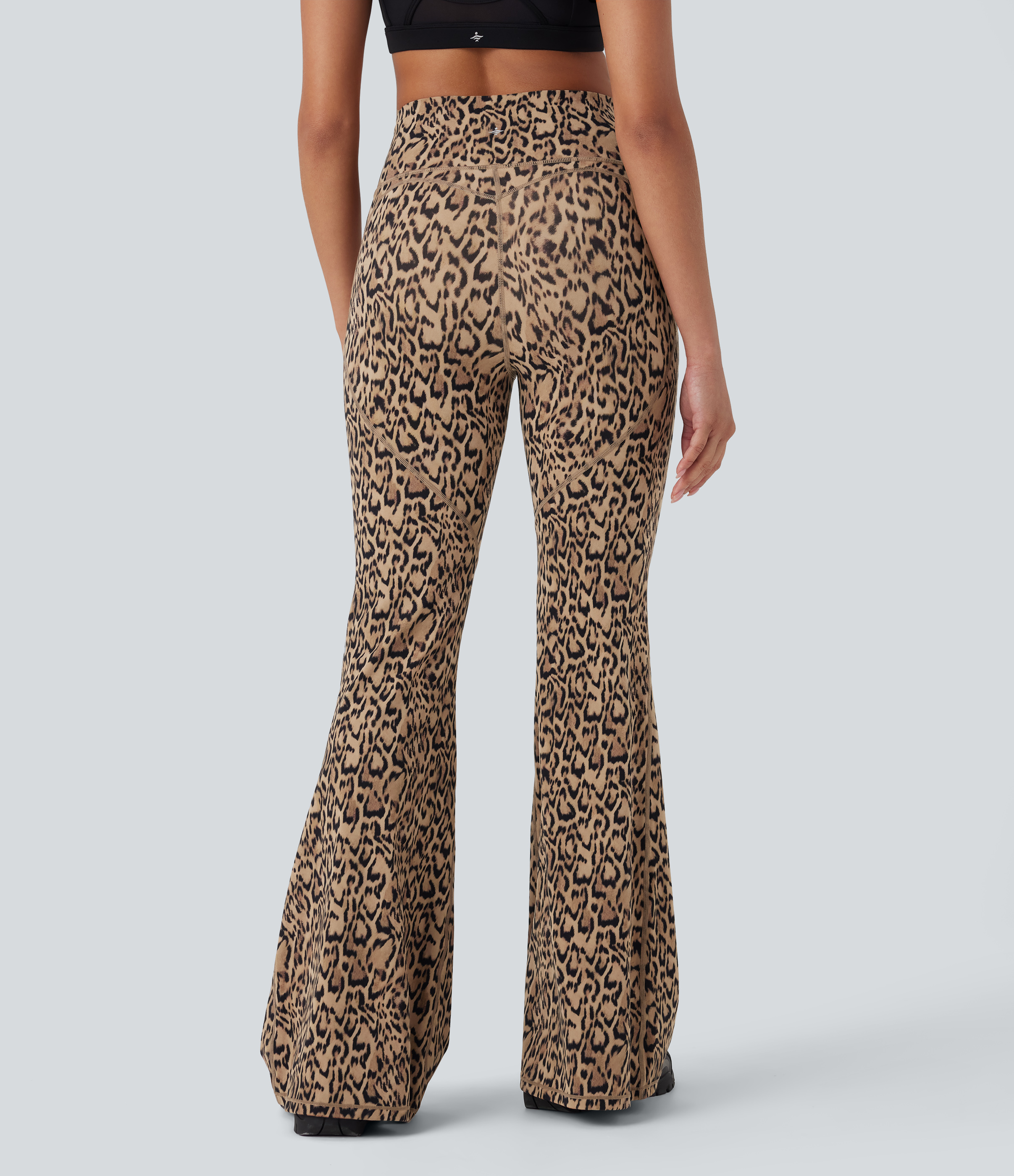 Tan Leopard Leggings de yoga Halara UltraSculpt™ ajustados con estampado de leopardo y tiro alto con control de abdomen y realce de glúteos push-up / 2