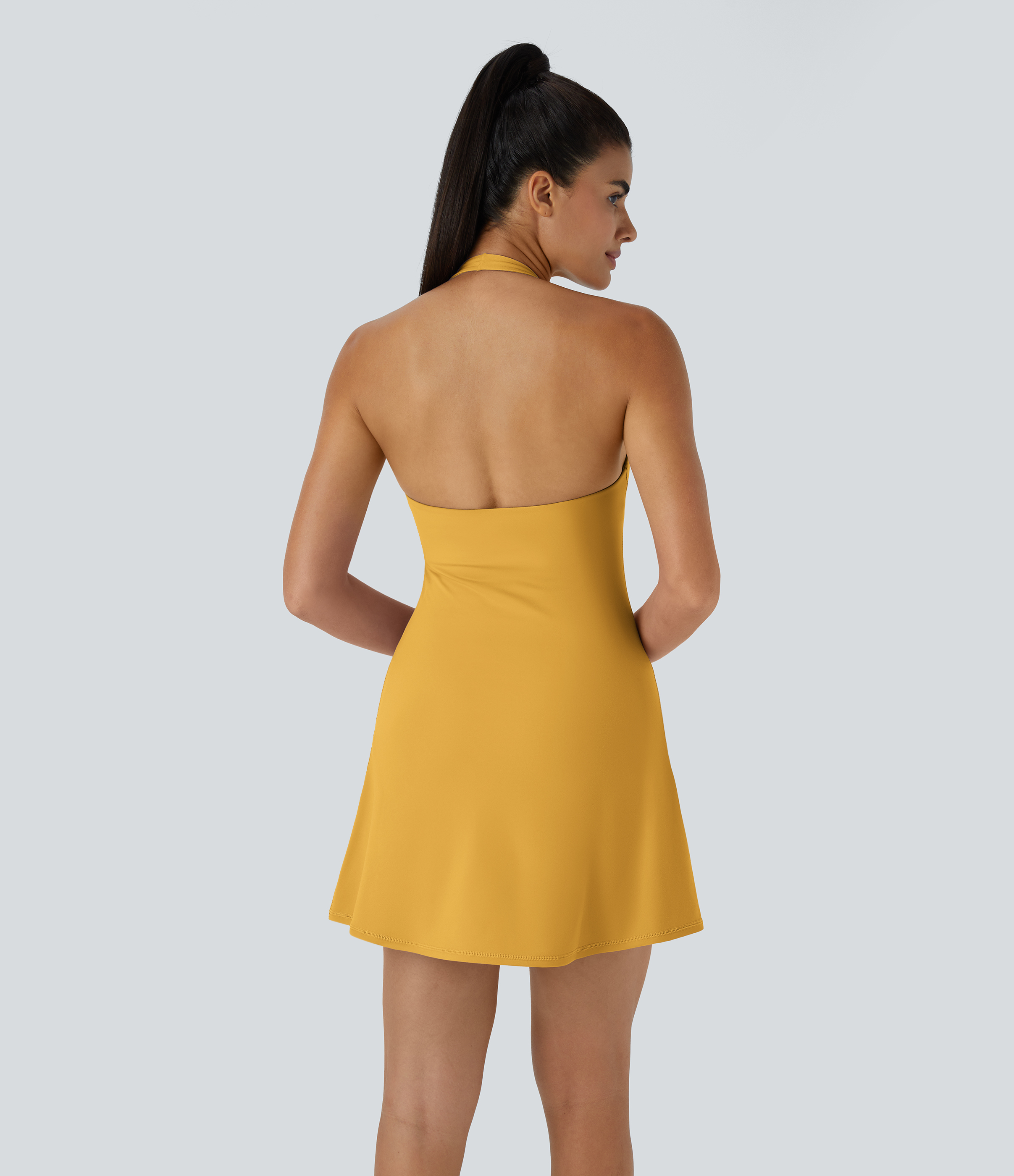 Mineral Yellow SoftlyZero™ robe active douce à col halter 2-en-1, mini-slip à poches / 2