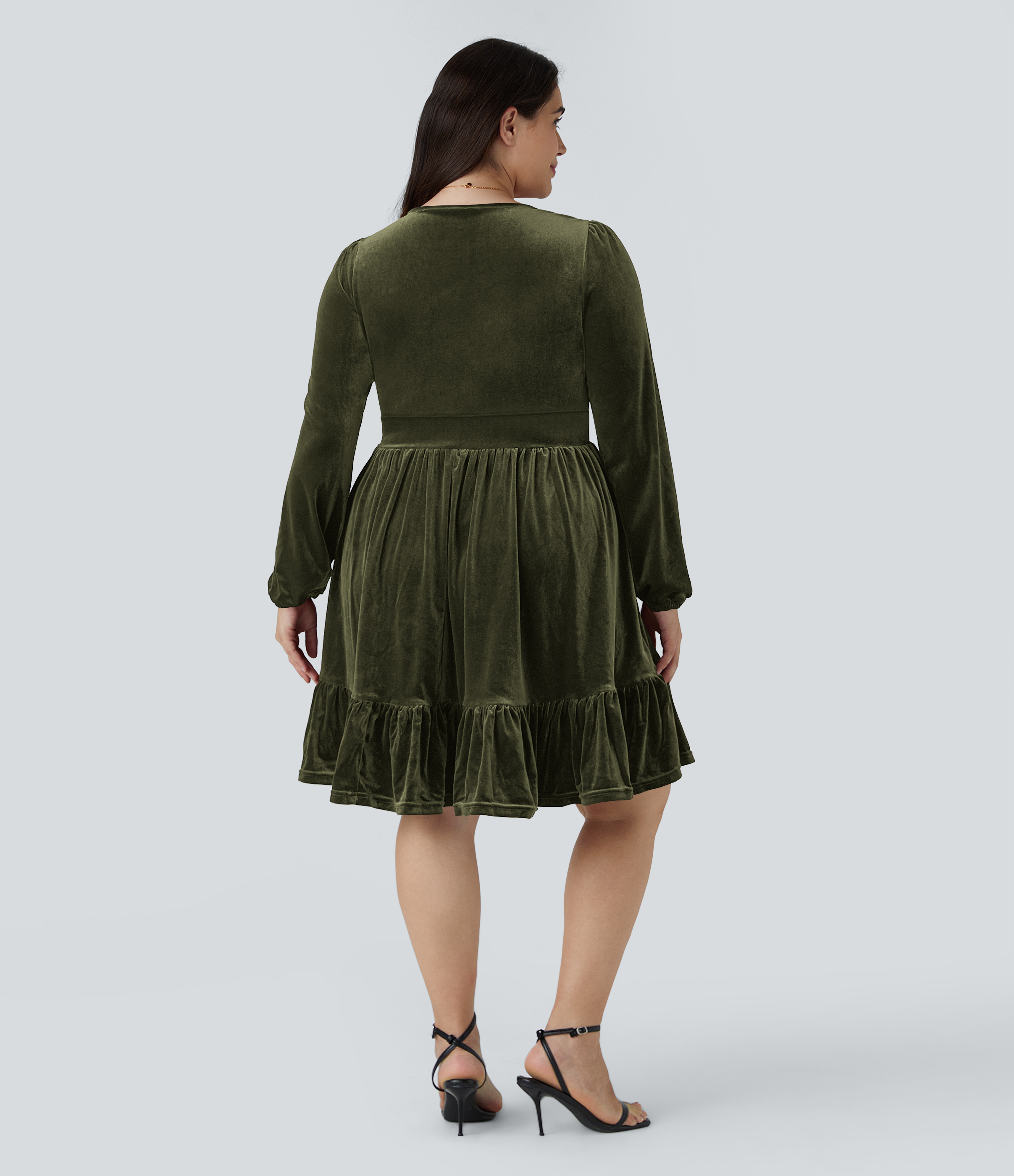Rifle Green Robe mini 'Chill' en velours, taille plus, encolure en V profonde, manches longues et ourlet à volants, pour un usage quotidien / 2