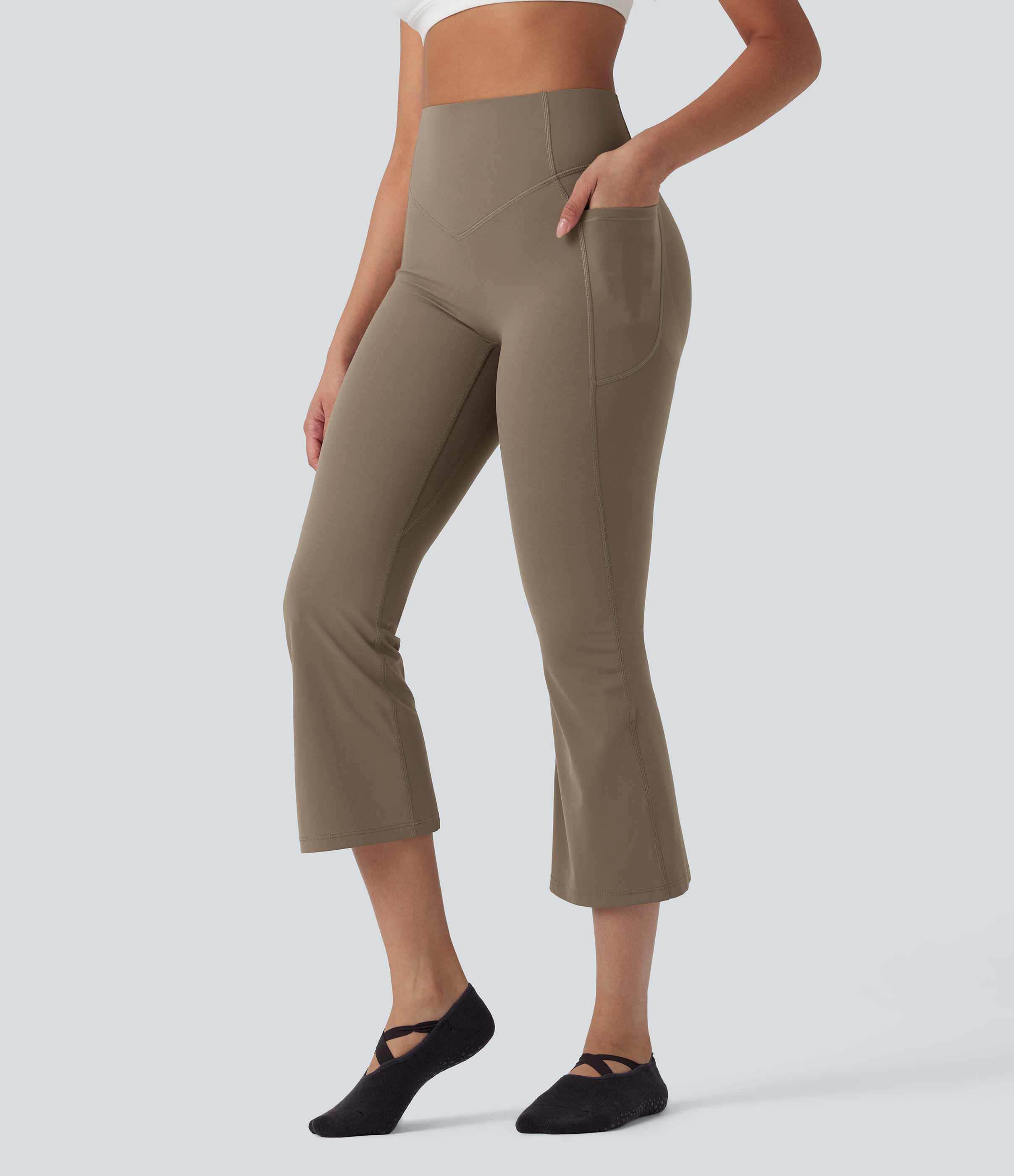 Dawn Brown Halara UltraSculpt™ SoCinched cintura alta, efeito scrunch de levantamento, controle de barriga e bumbum, leggings bootcut de yoga modeladoras cropped com bolsos / 2