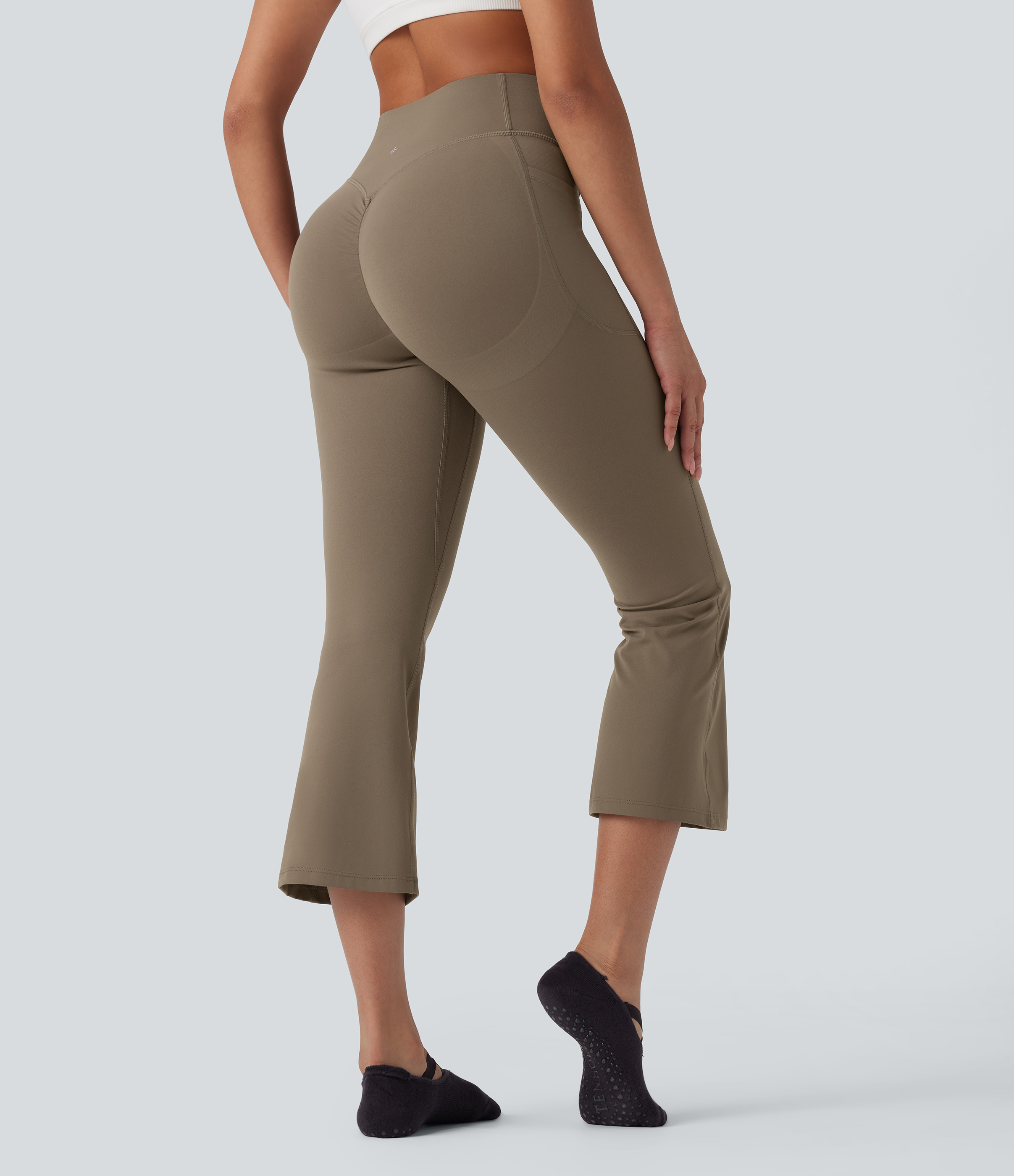 Halara UltraSculpt™ SoCinched Hohe Taille Scrunch Po Lifting Bauchkontrolle Crop Shaping Yoga Bootcut Leggings mit Taschen