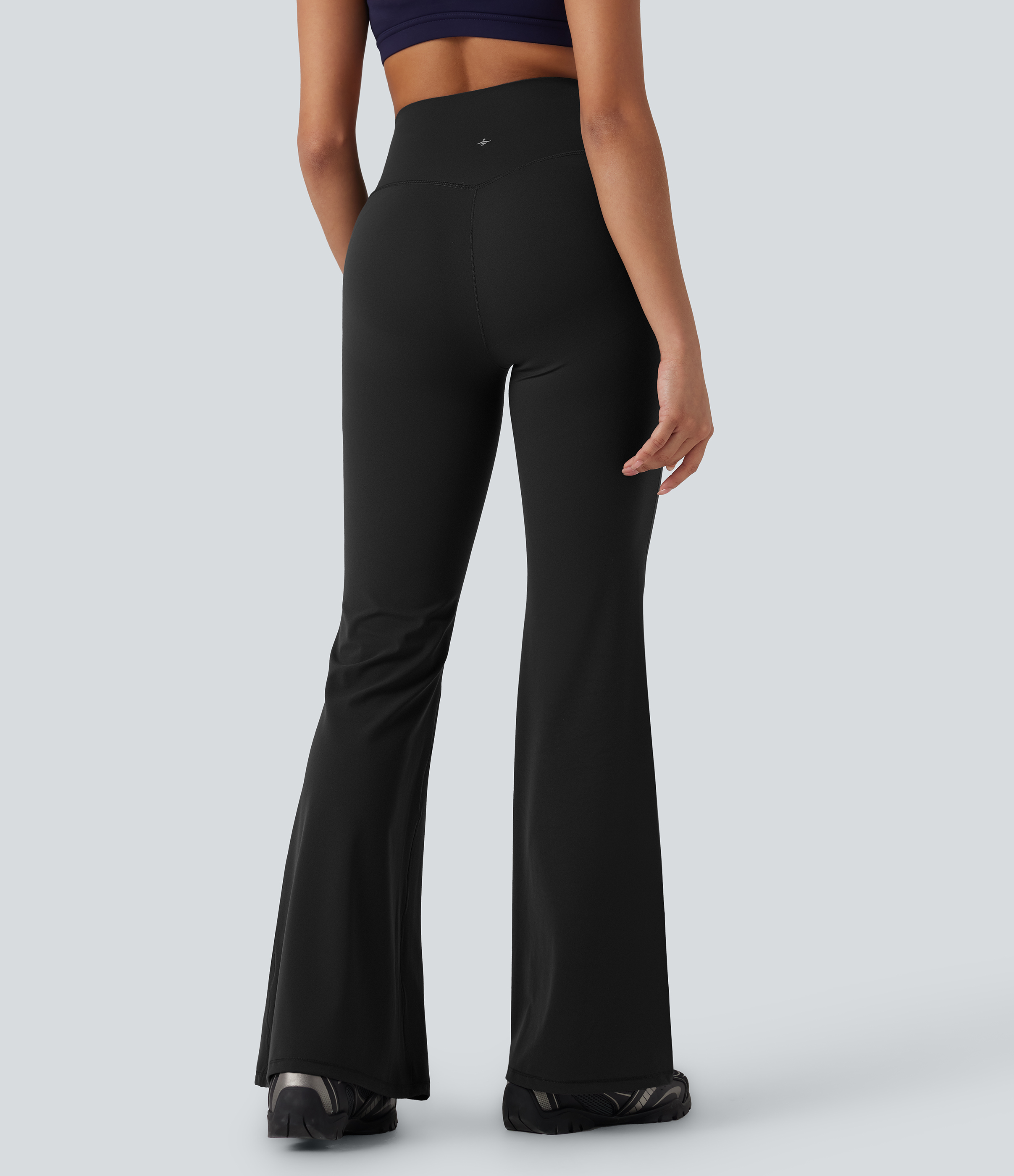 Noir Halara UltraSculpt™ SoCinched Leggings flare de yoga sculptants, taille haute, contrôle du ventre et rehaussement des fesses / 2