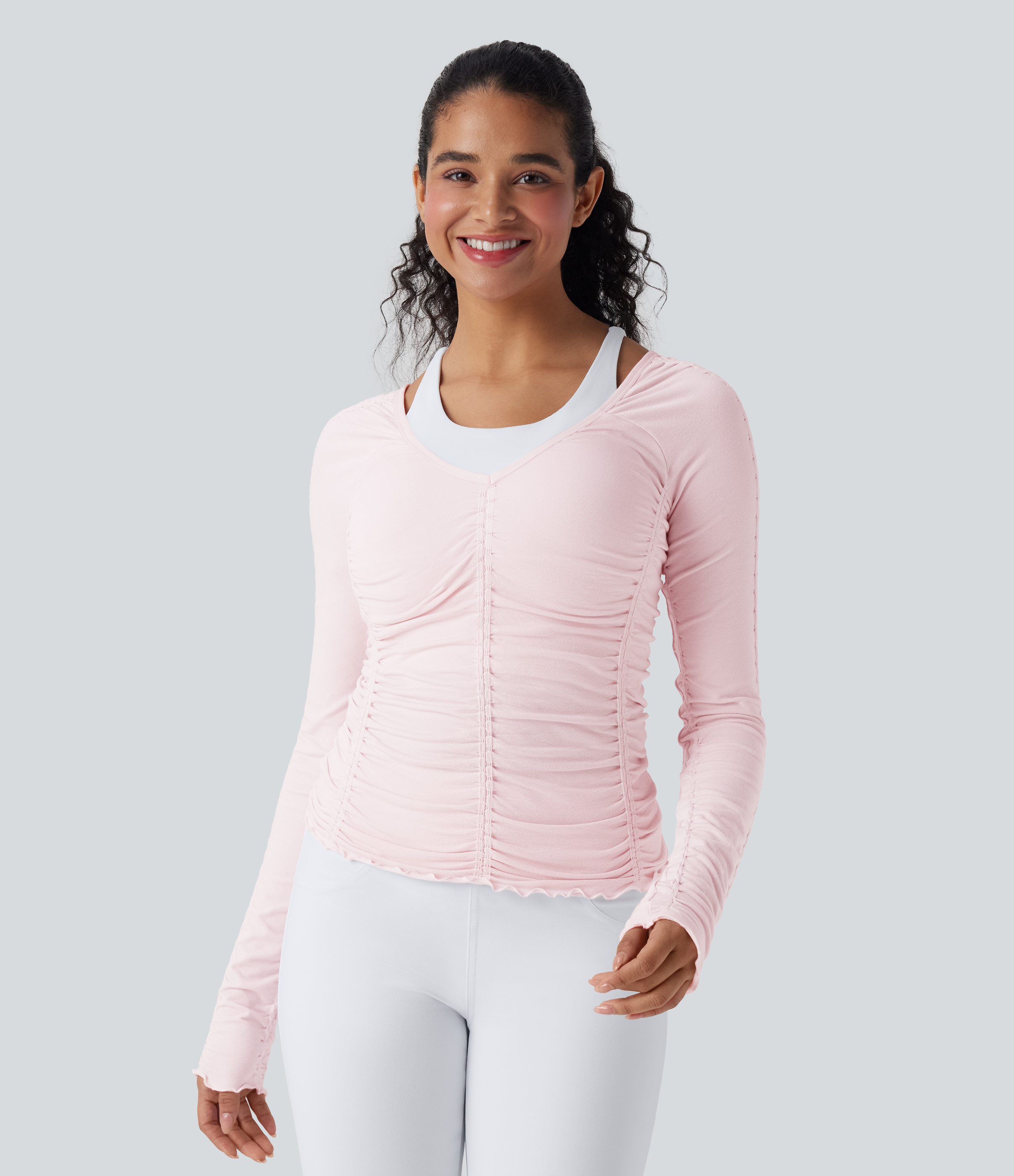 Raindrops on Roses Top deportivo de yoga fruncido con ribete y sin costuras / 1