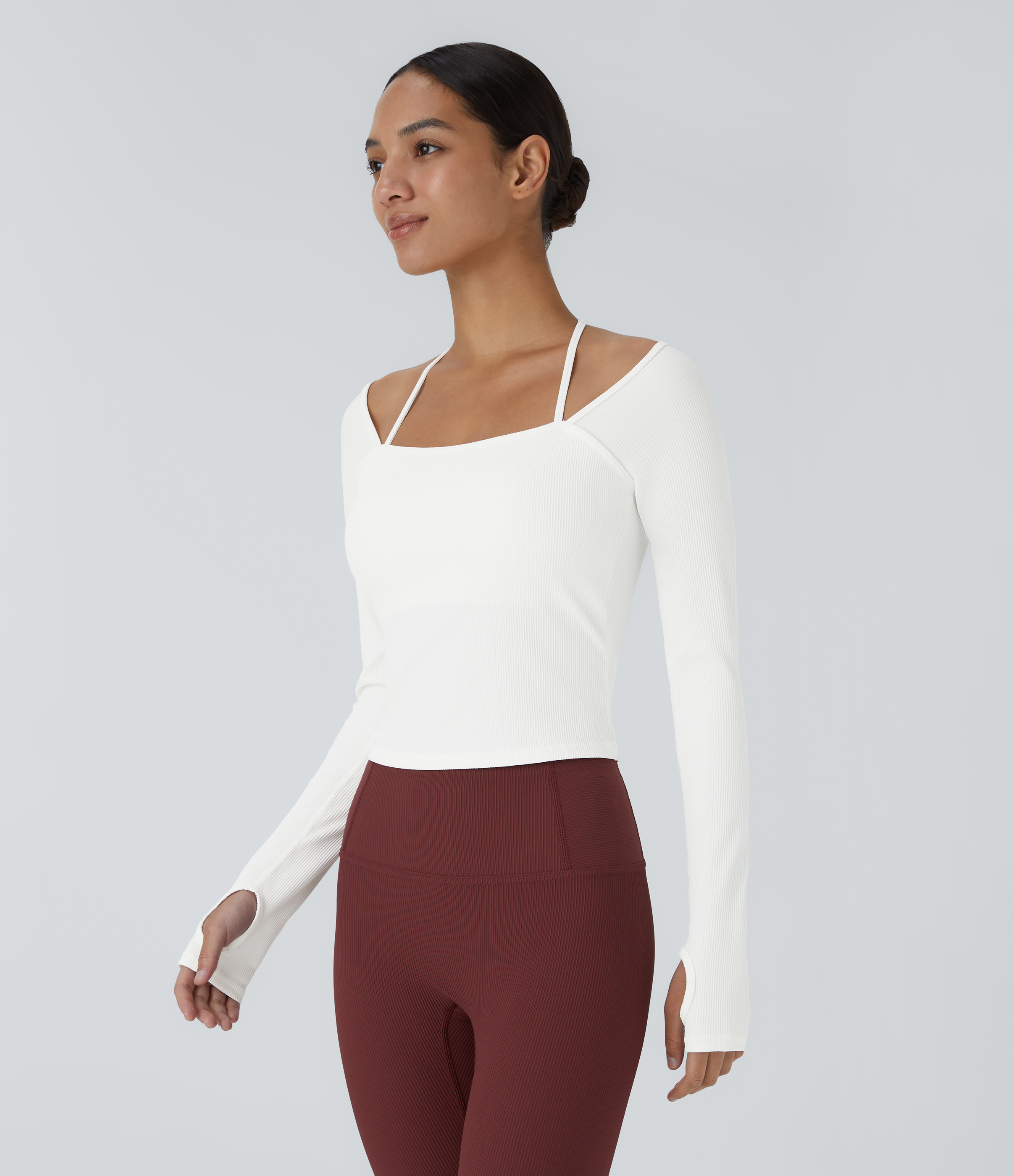 Geripptes Yoga-Sport-Top mit Neckholder-Träger und Daumenloch