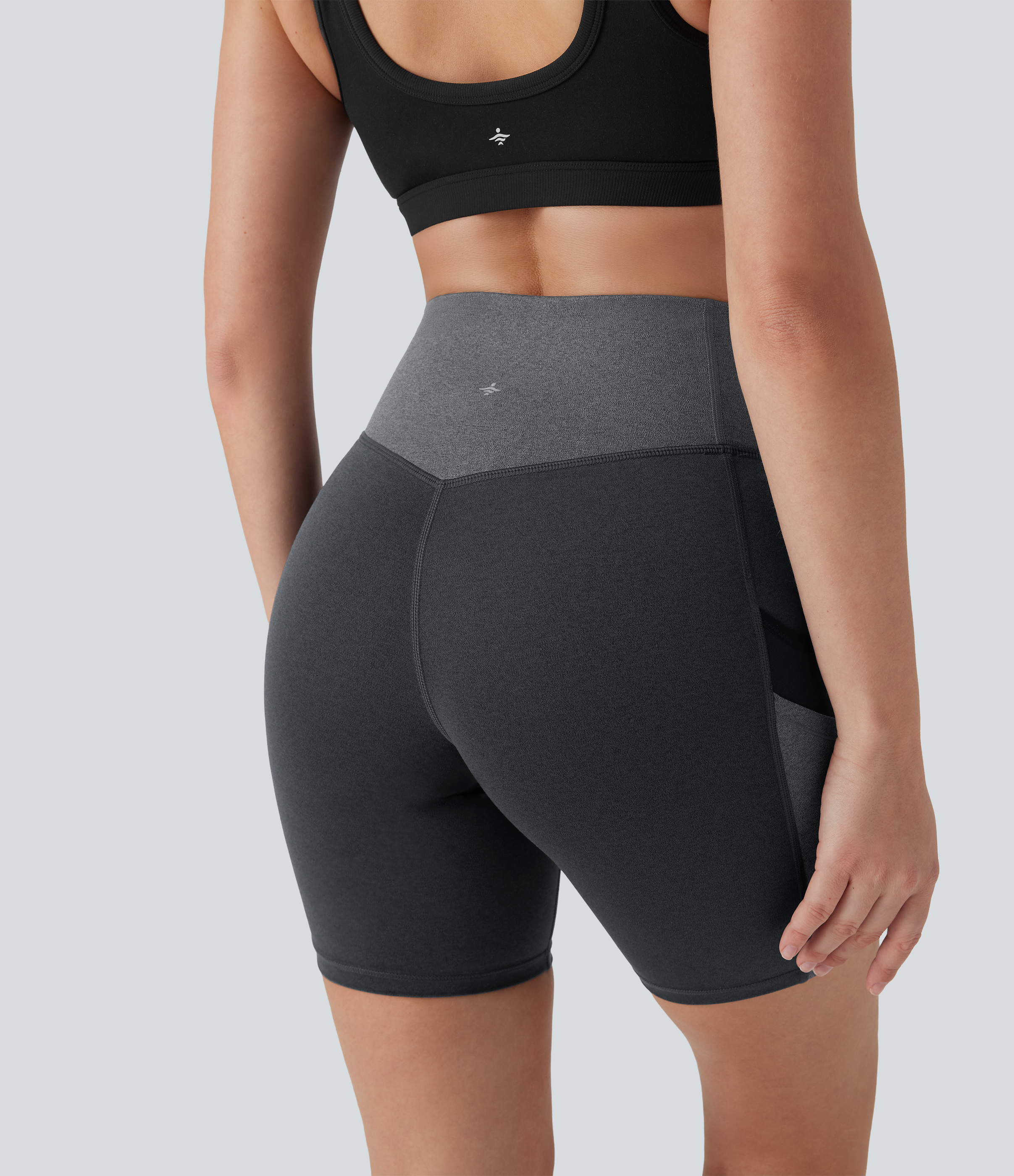 Charcoal Heather Shorts de yoga de cintura alta de malla en contraste con bloques de color y secado rápido de 18 cm y con bolsillos / 2