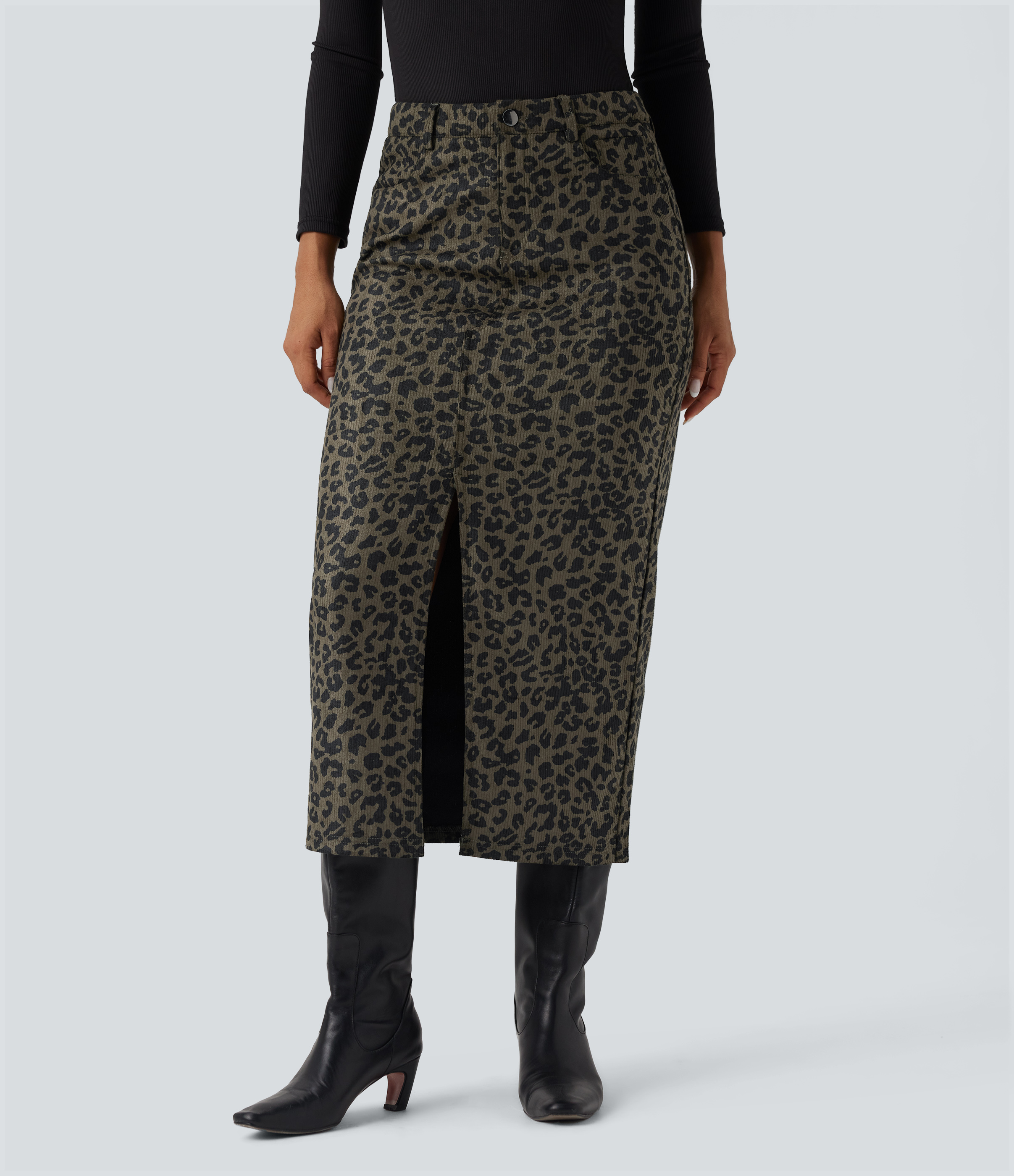 Falda midi de largo medio con estampado de leopardo, de estilo informal, con bolsillos.