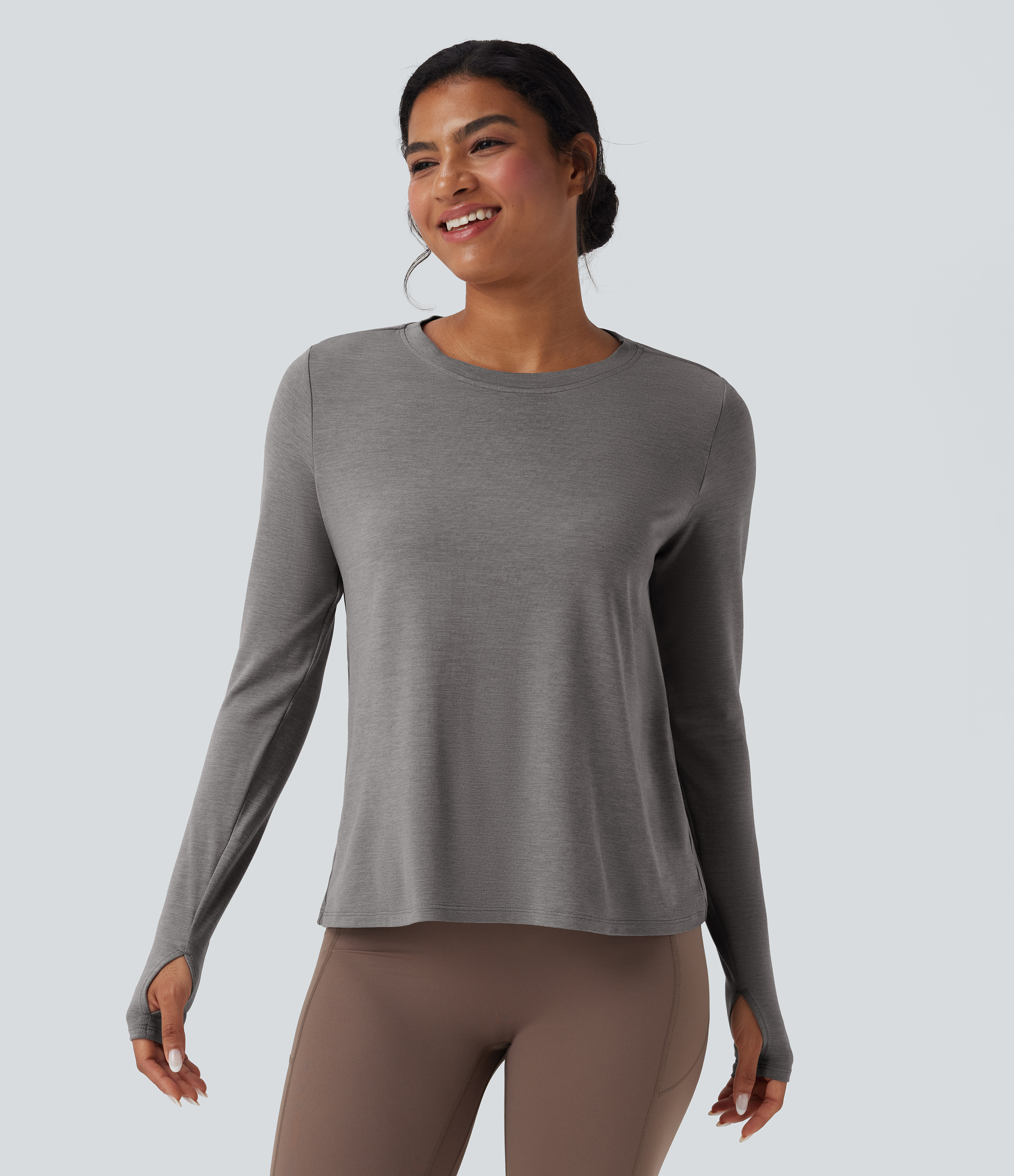 Mottled Earth Gray Top deportivo de yoga de manga larga con espalda descubierta y abertura para el pulgar  / 2