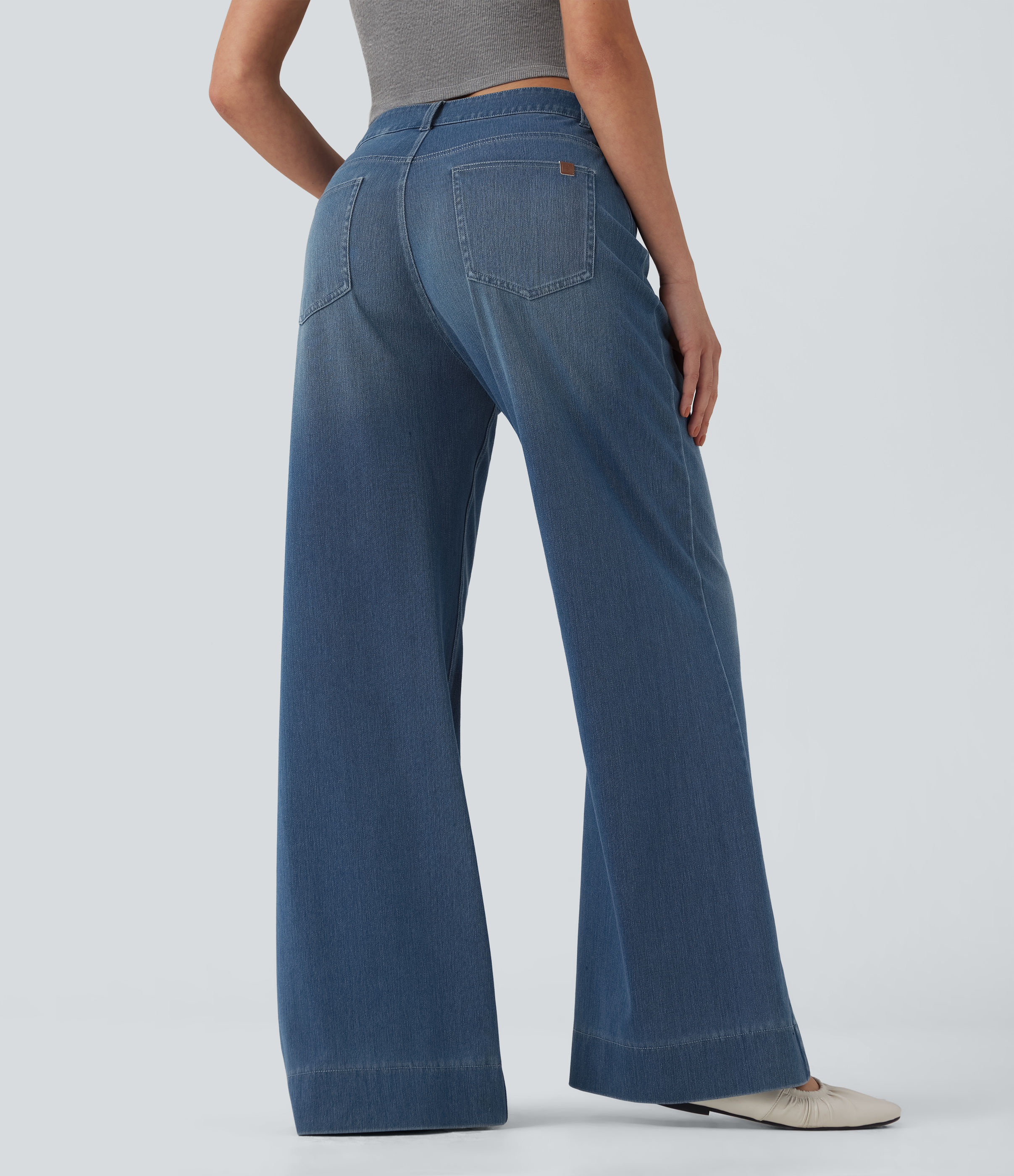Tide Blue Denim Halara Flex™ Mid-Rise lässige Schlagjeans mit Taschen / 2