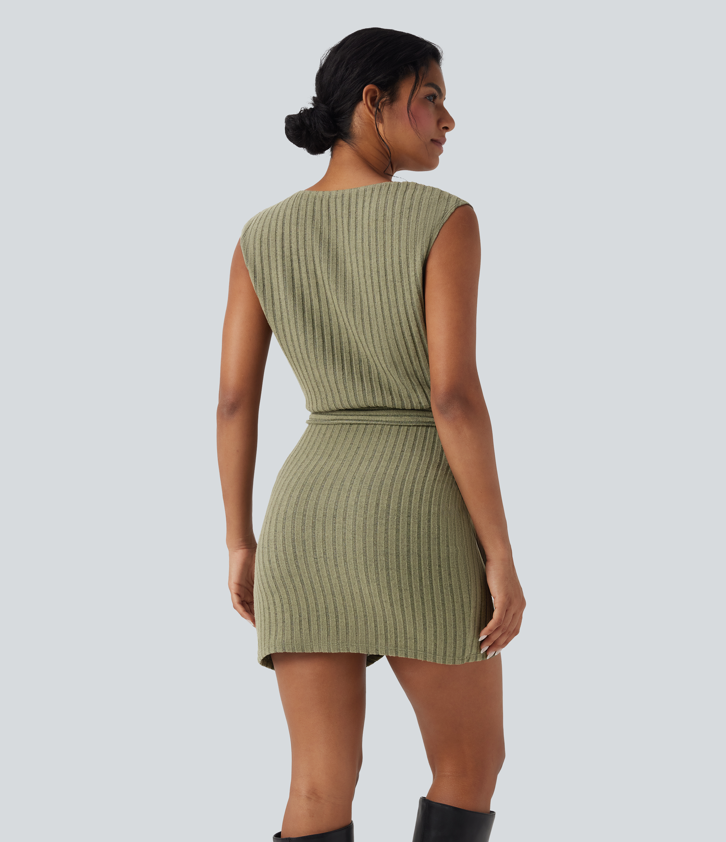 Moss Green Floral Velvet Vestido mini casual ajustado y cruzado sin mangas con cinturón de punto acanalado / 2