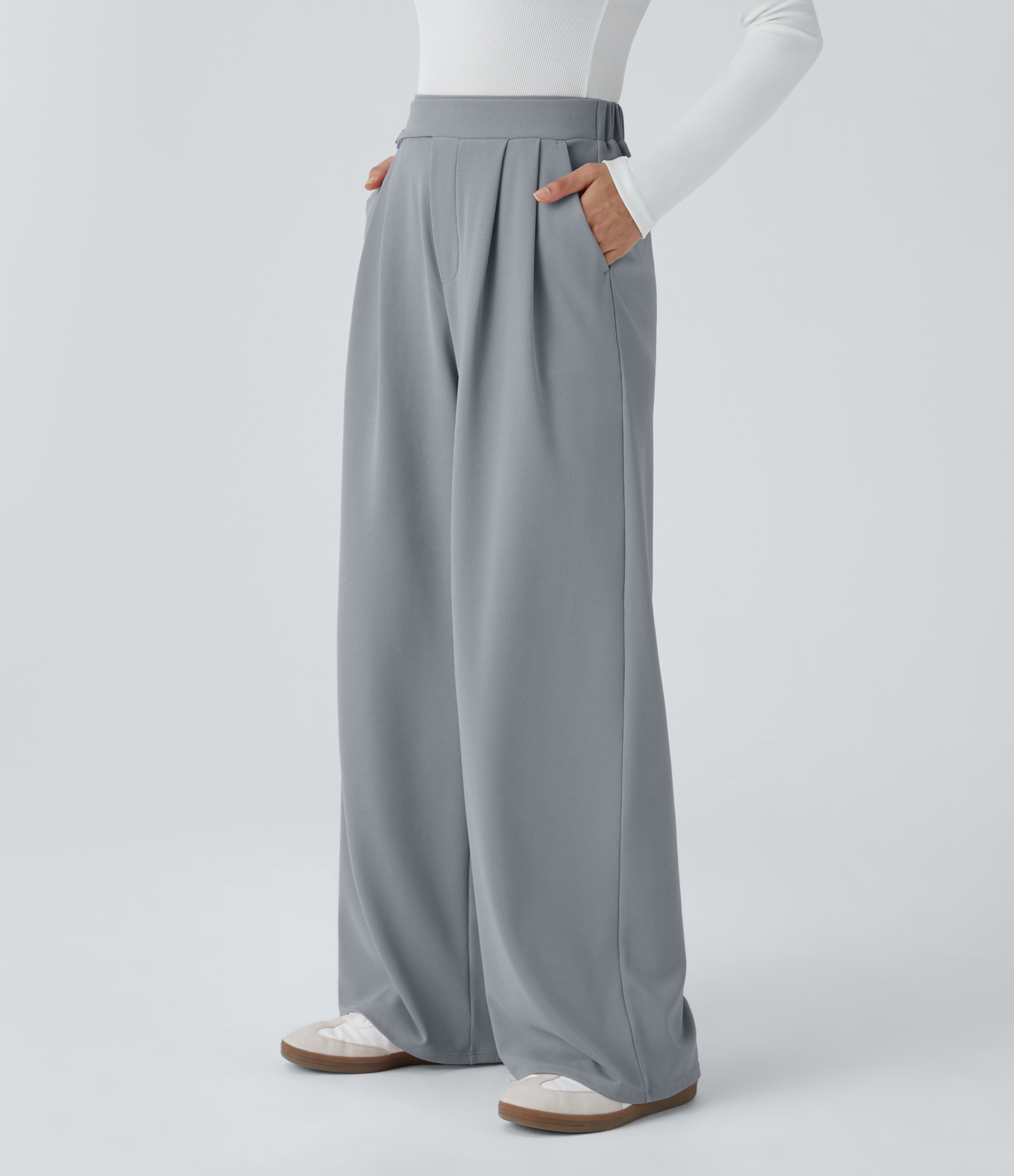 Pantalón tiro alto botón bolsillo lateral plisado pierna ancha