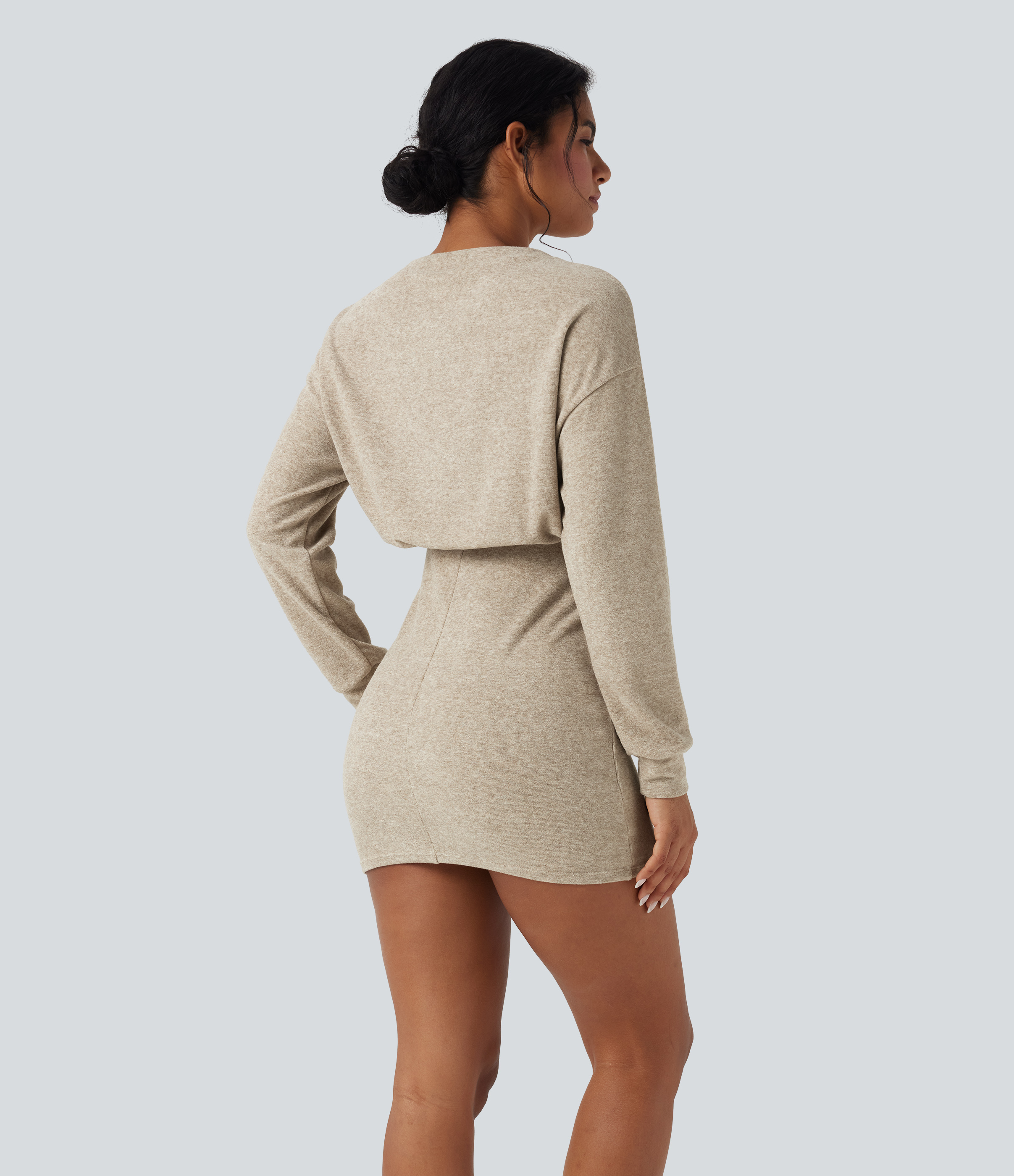 Oatfield Vestido mini casual ajustado de manga larga y cuello redondo / 2