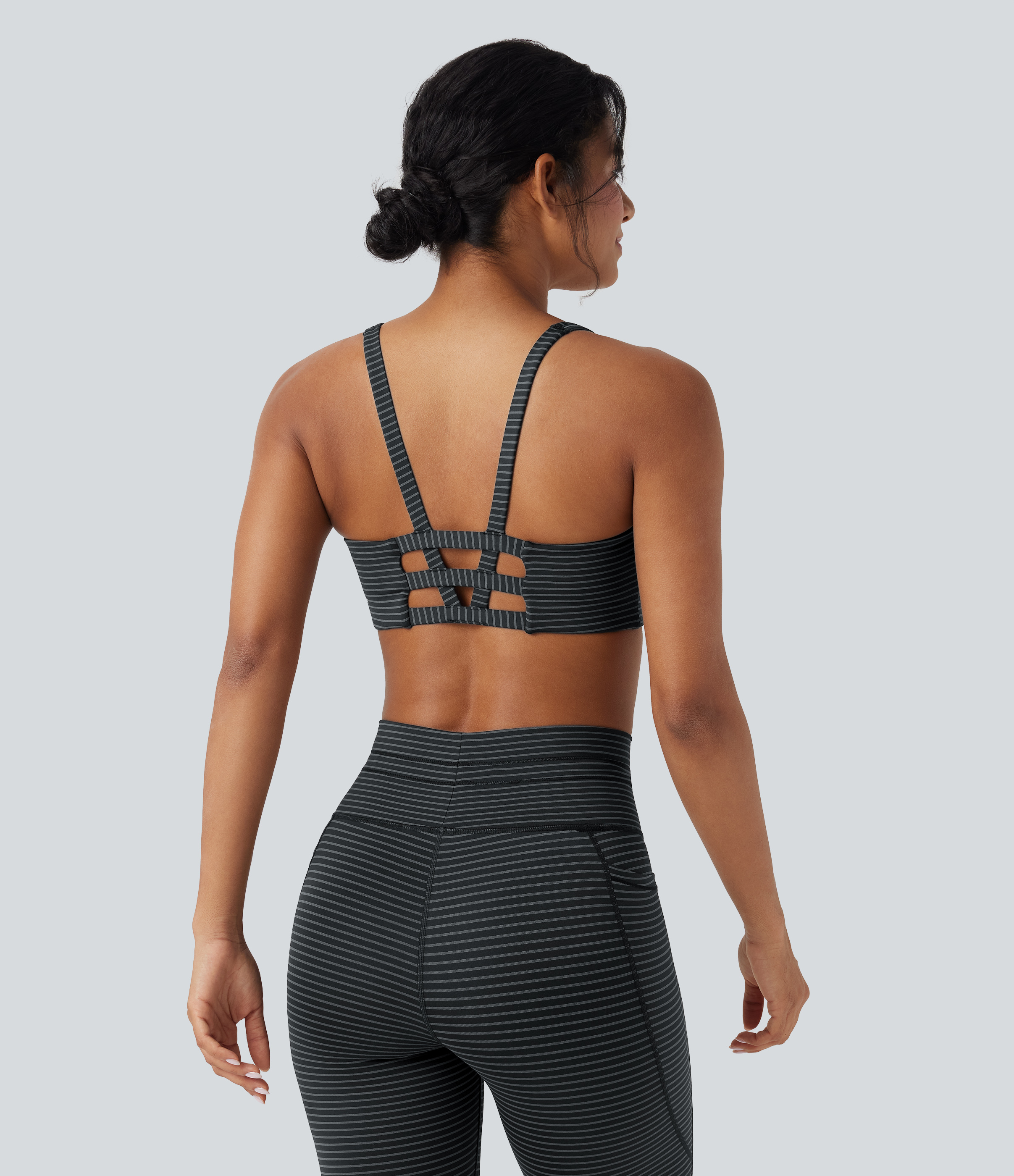 Steel Stripe Yoga-Sport-BH mit niedrigem Support, U-Ausschnitt, Cut-Out-Design und Streifen - A-C Cups / 1