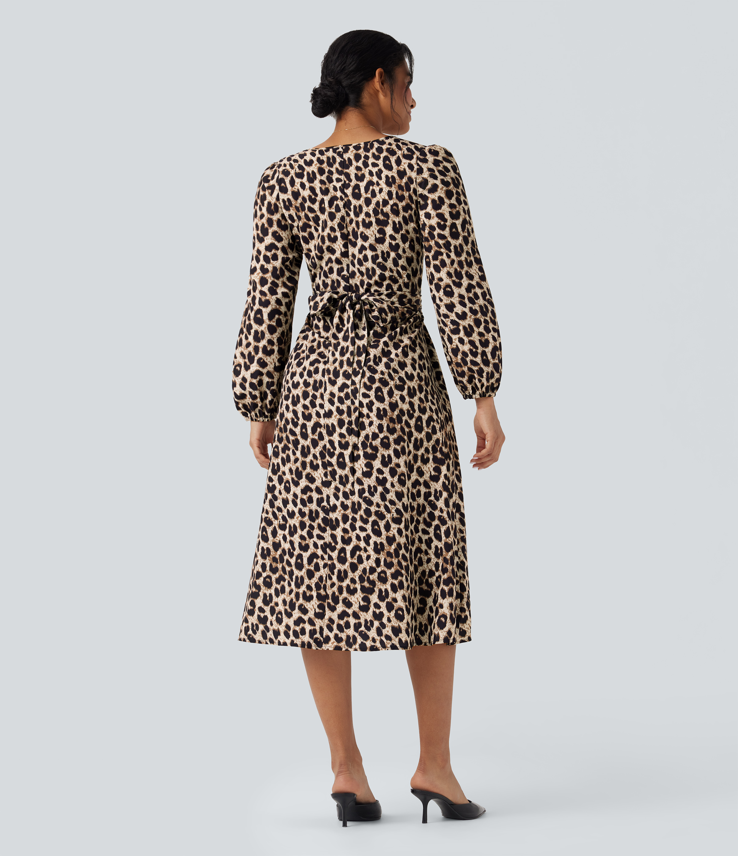 Gold Leopard Print Vestido casual midi con cuello en V de manga larga con lazo en la espalda y estampado de leopardo con bolsillos / 2
