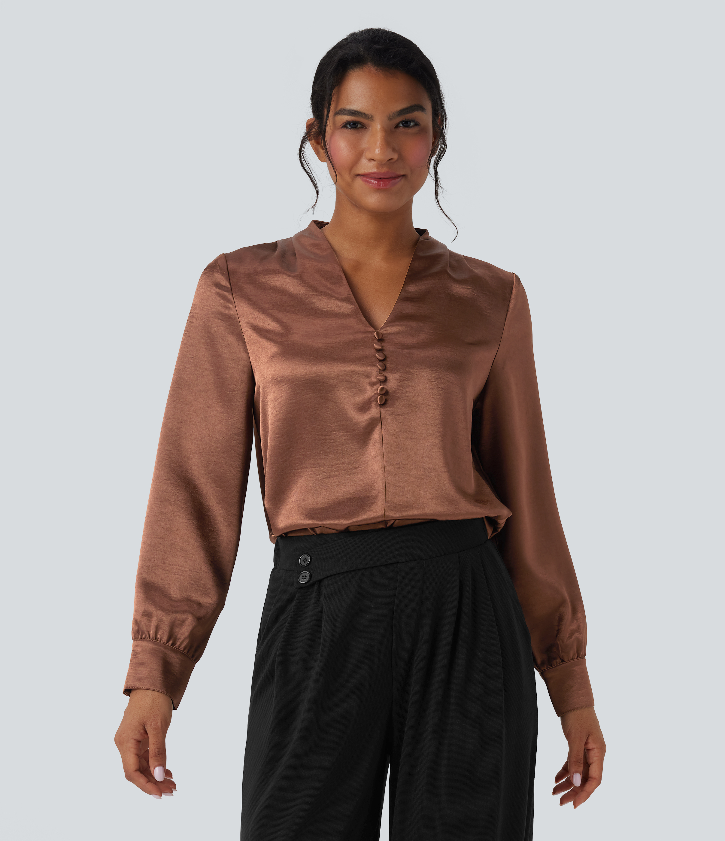 Russet Blouse de travail en satin à manches longues et col en V / 1