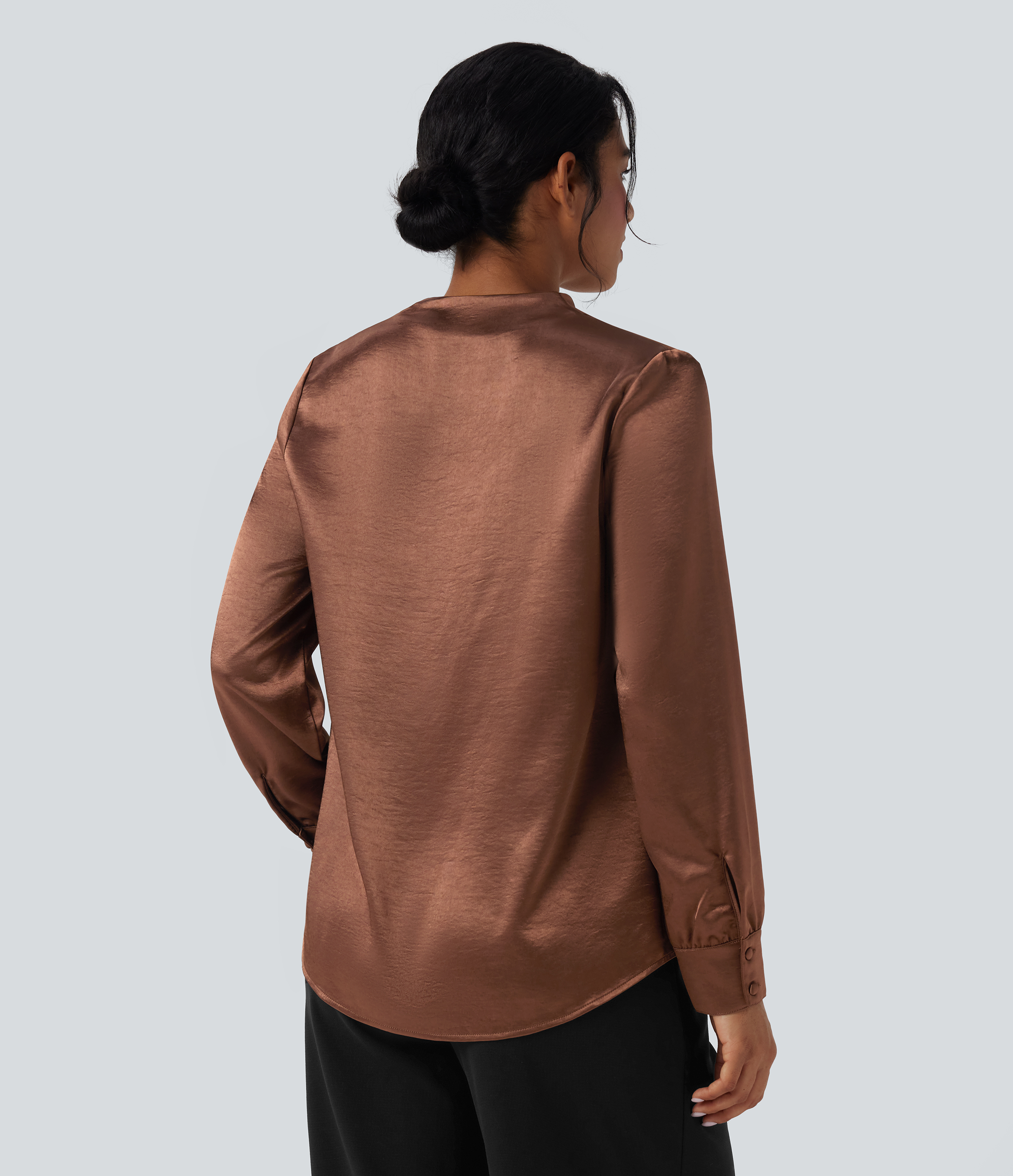 Russet Blouse de travail en satin à manches longues et col en V / 2