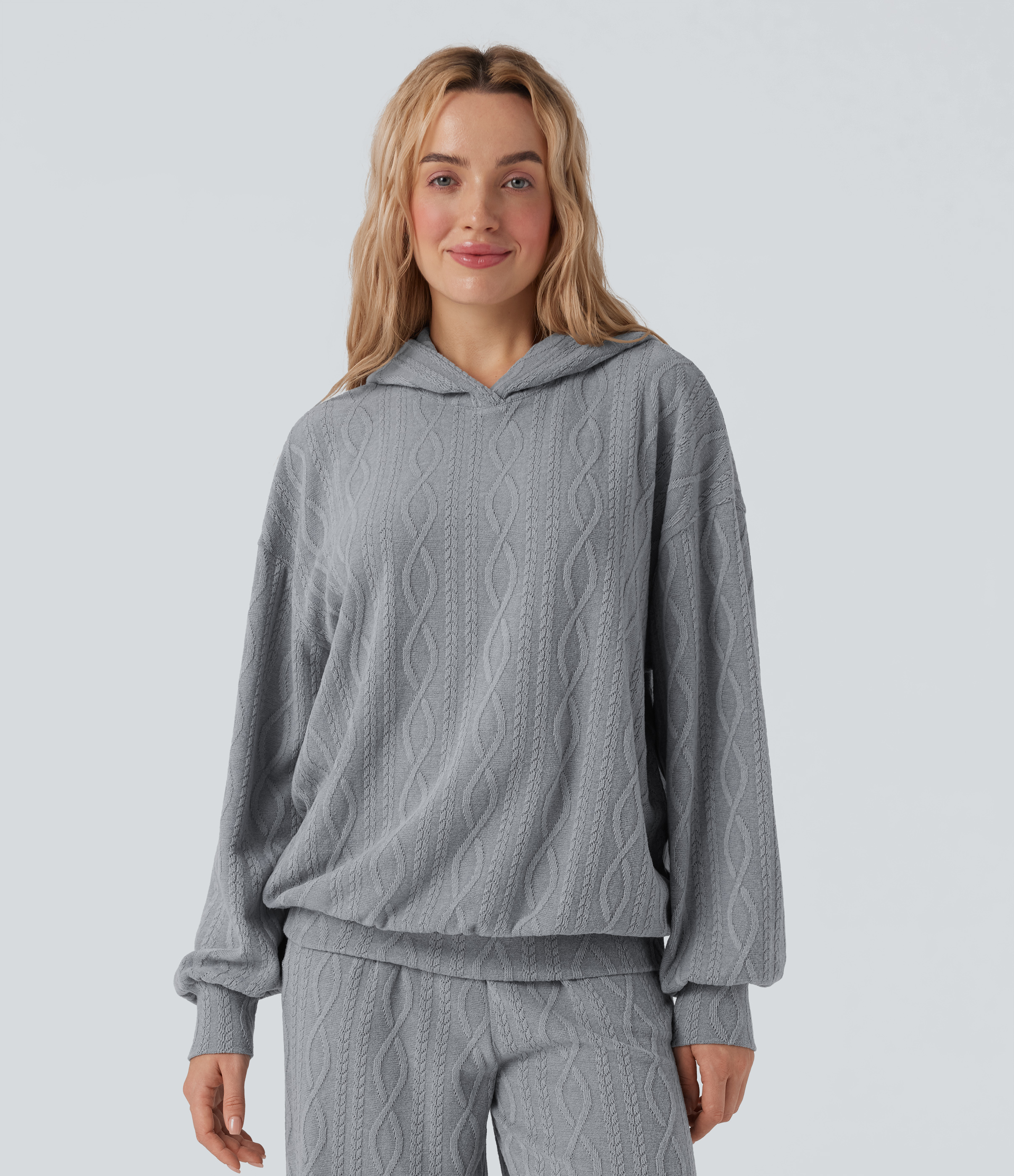 Lässiges, oversized Sweatshirt mit Kapuze, langen Ärmeln und Zopfmuster