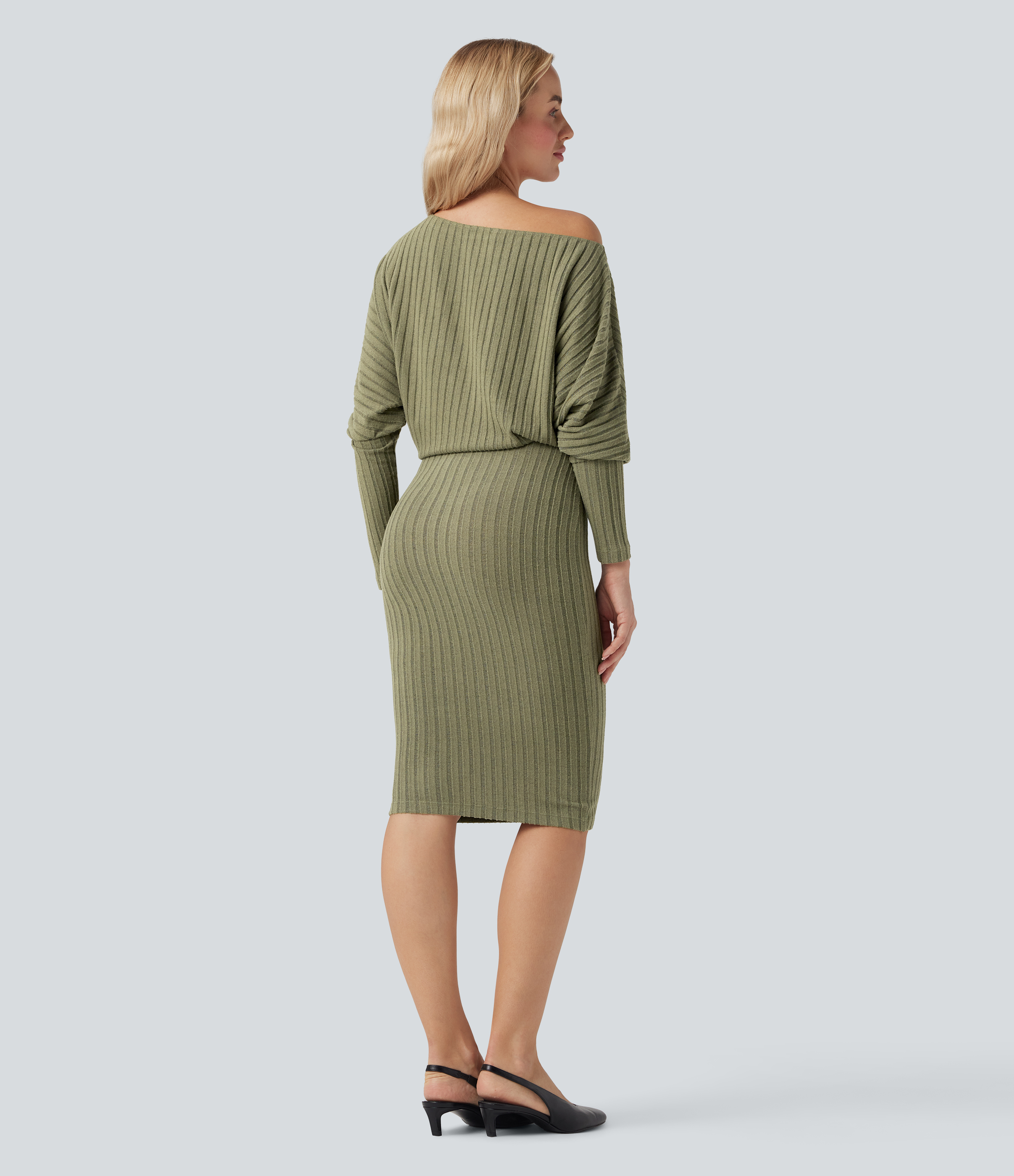 Moss Green Floral Velvet Vestido casual midi ajustado de punto acanalado con hombros descubiertos y manga larga de murciélago / 2