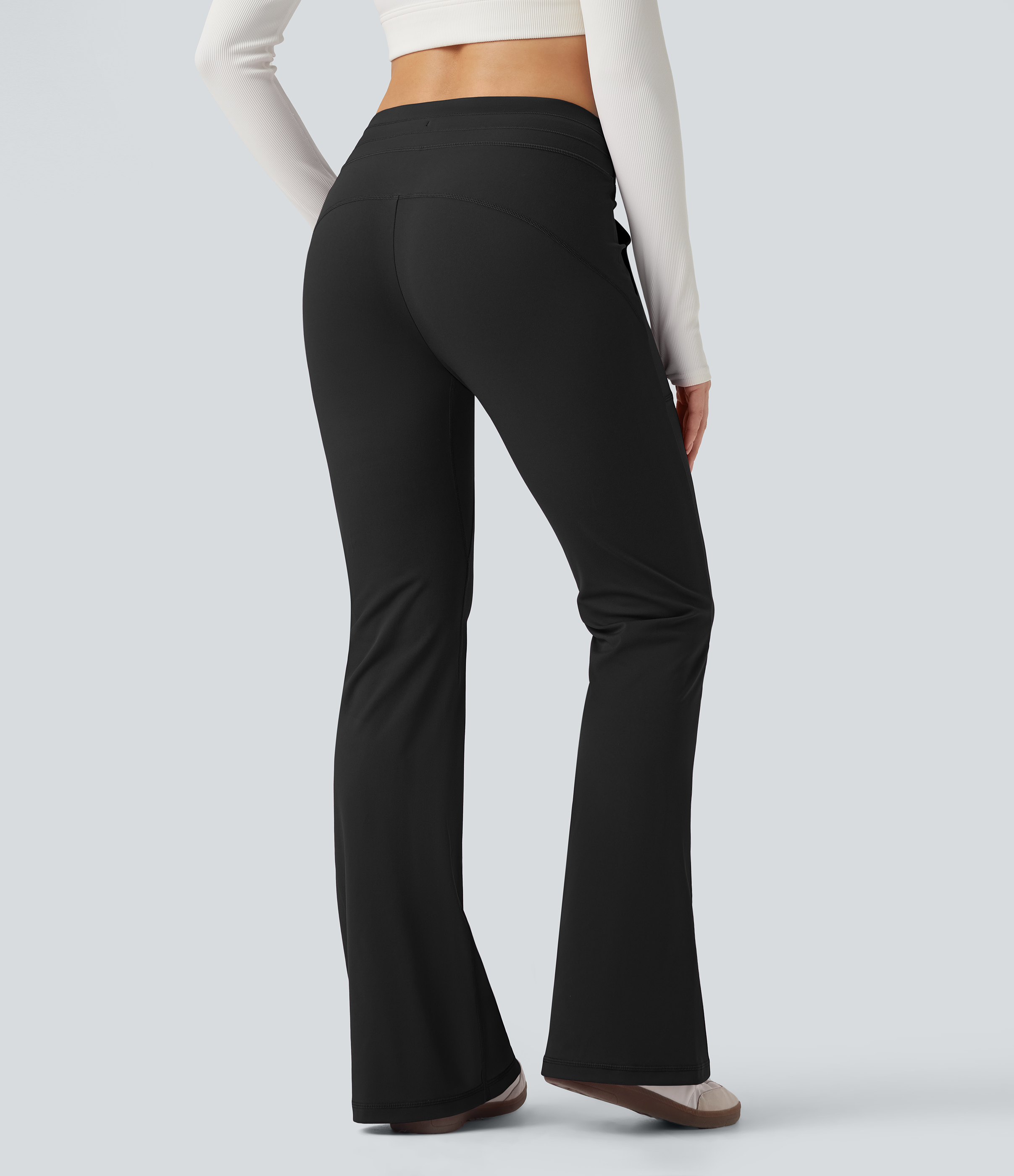 Schwarz DayStretch Mid-Rise Slim Fit, lässige ausgestellte Hose mit Kordelzug und Taschen / 2