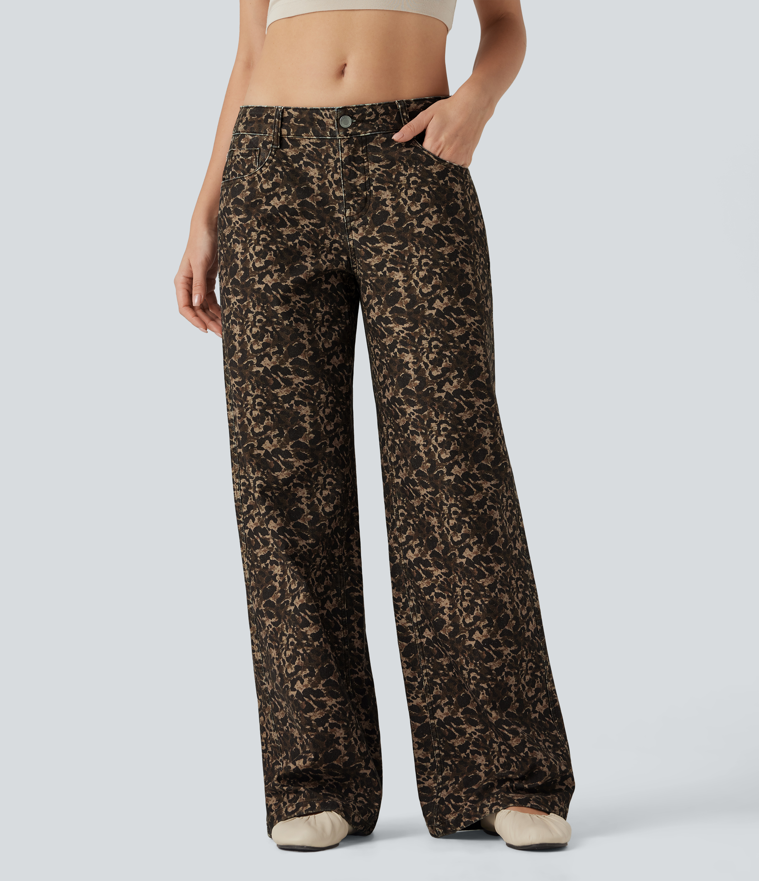 Halara Flex™ Lässige Jeans mit niedrigem Bund, weitem Bein, Leopardenmuster und Taschen
