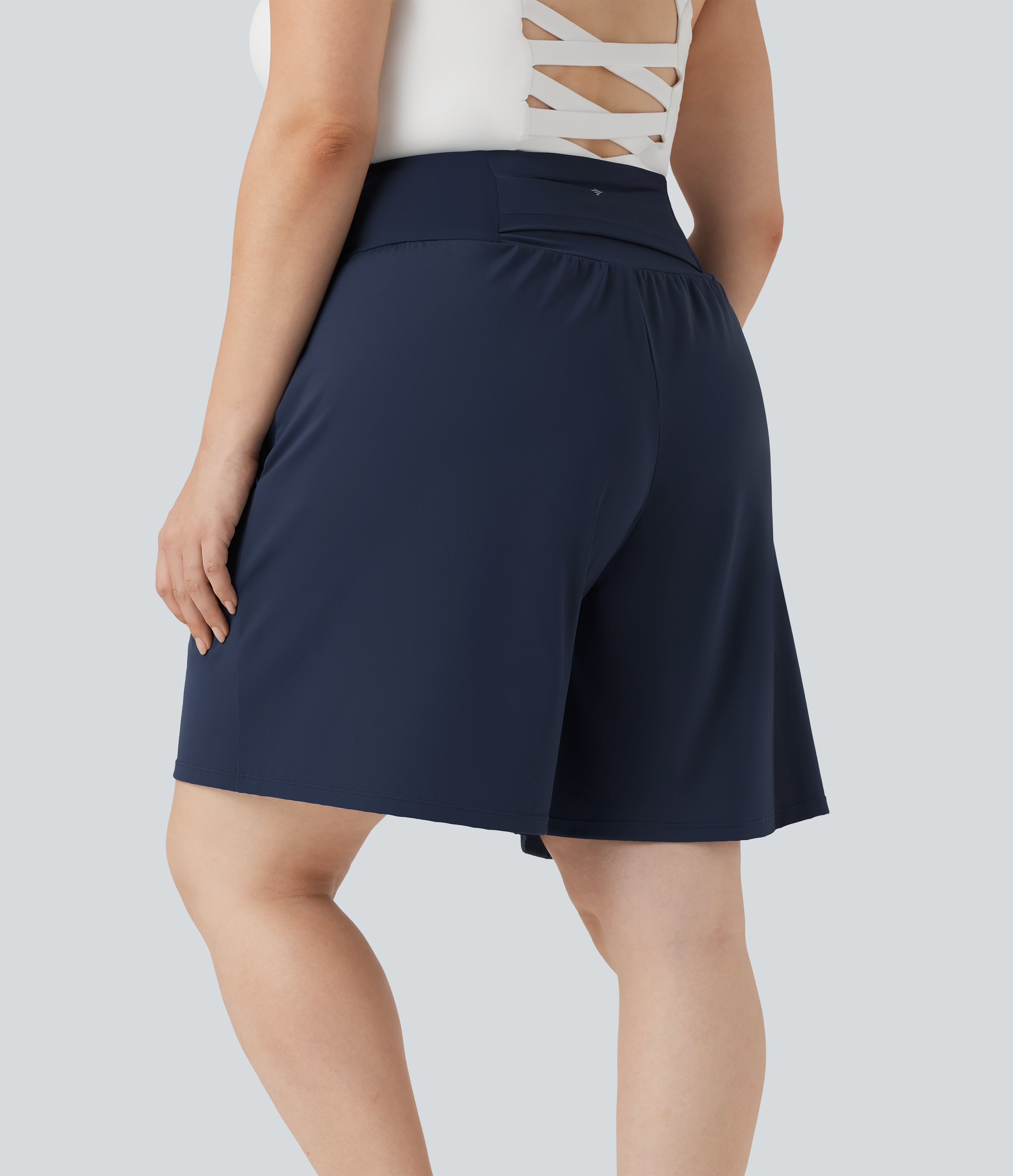 Mood Indigo Bermudas de yoga SoftlyZero™ Airy de talla grande de tiro alto con tacto fresco y bolsillos / 2